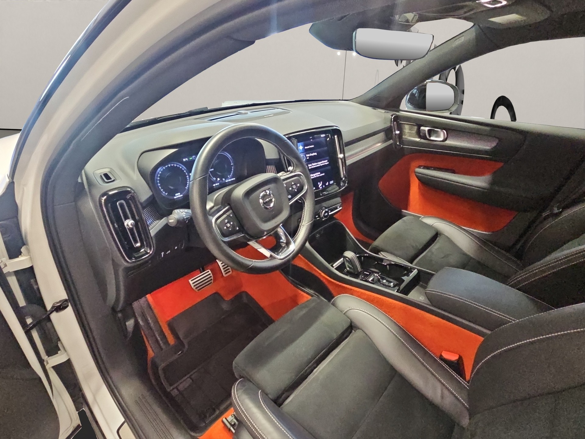 VOLVO XC40 1.5 T5 PiH R-Design-image-8