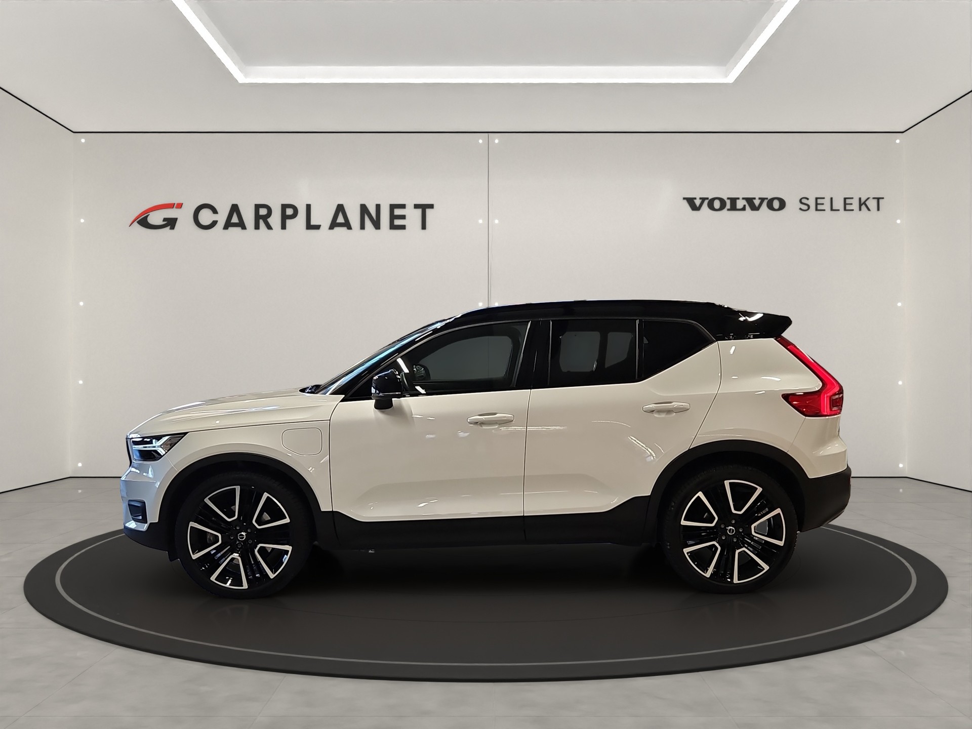 VOLVO XC40 1.5 T5 PiH R-Design-image-2