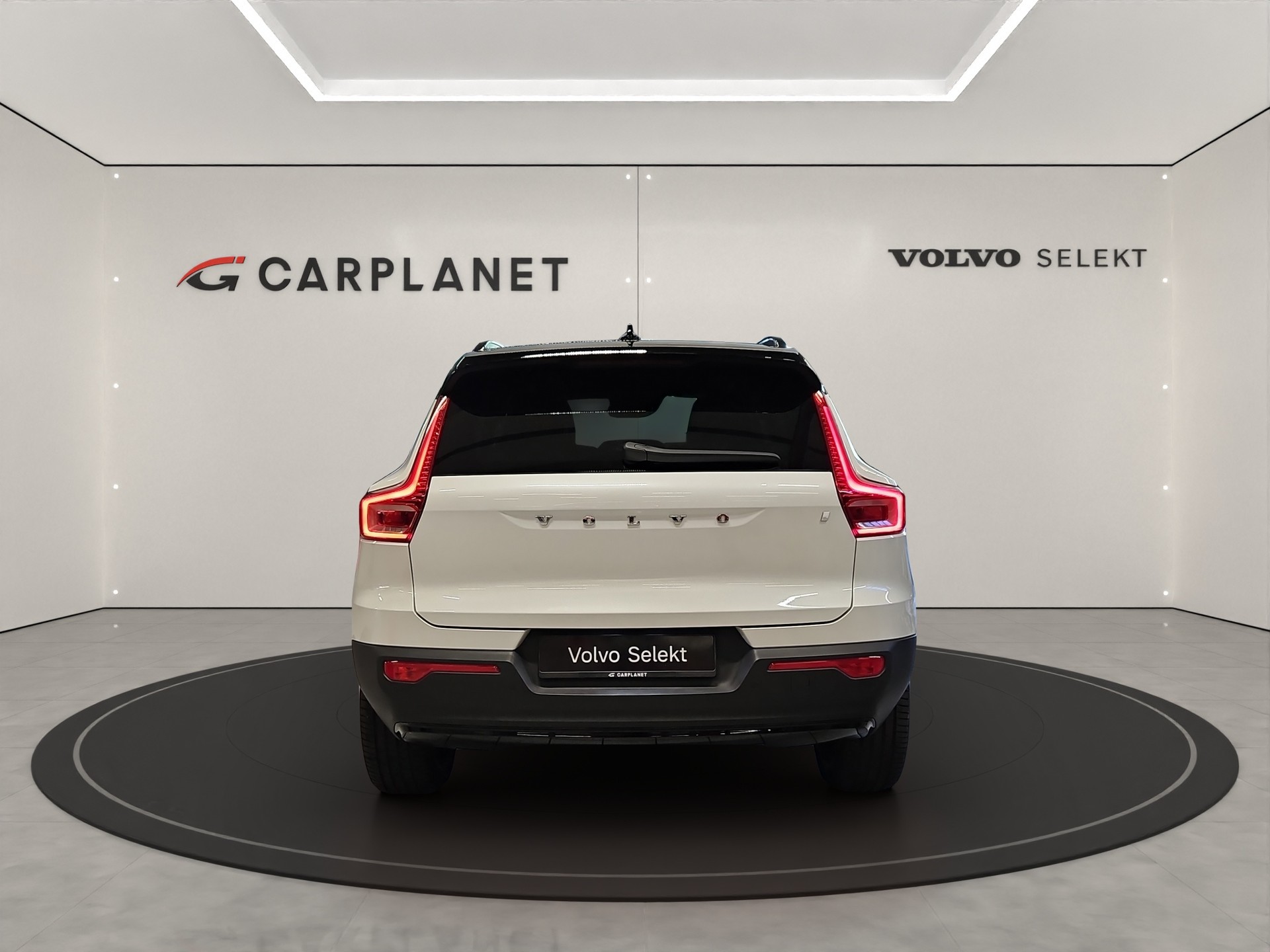 VOLVO XC40 1.5 T5 PiH R-Design-image-1