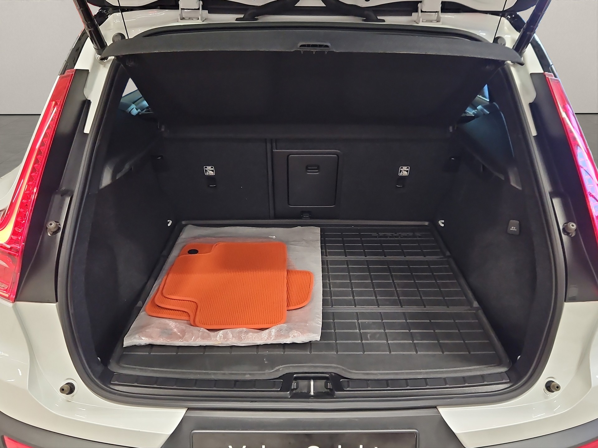 VOLVO XC40 1.5 T5 PiH R-Design-image-5