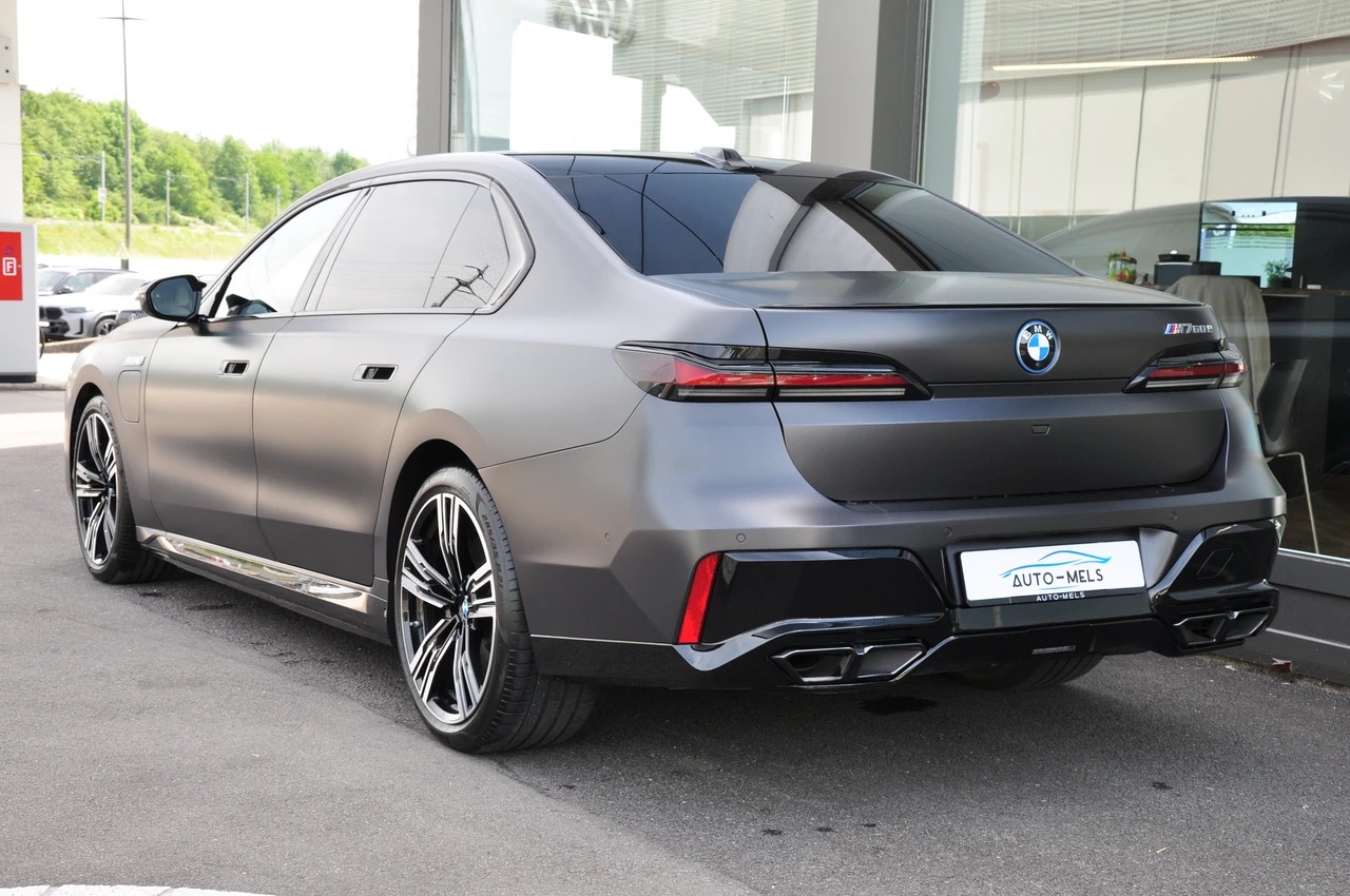 BMW M760e xDrive Steptronic-image-6