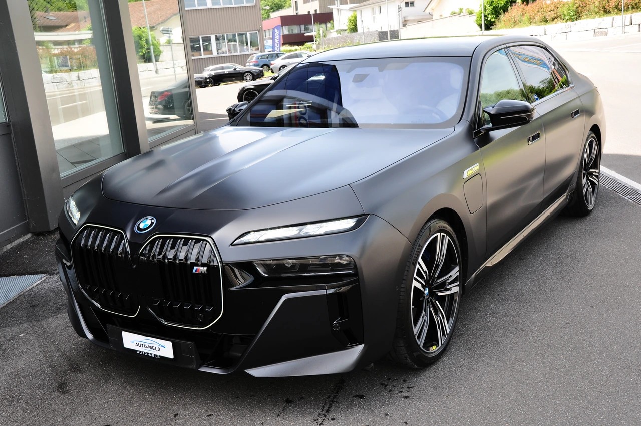 BMW M760e xDrive Steptronic-image-11