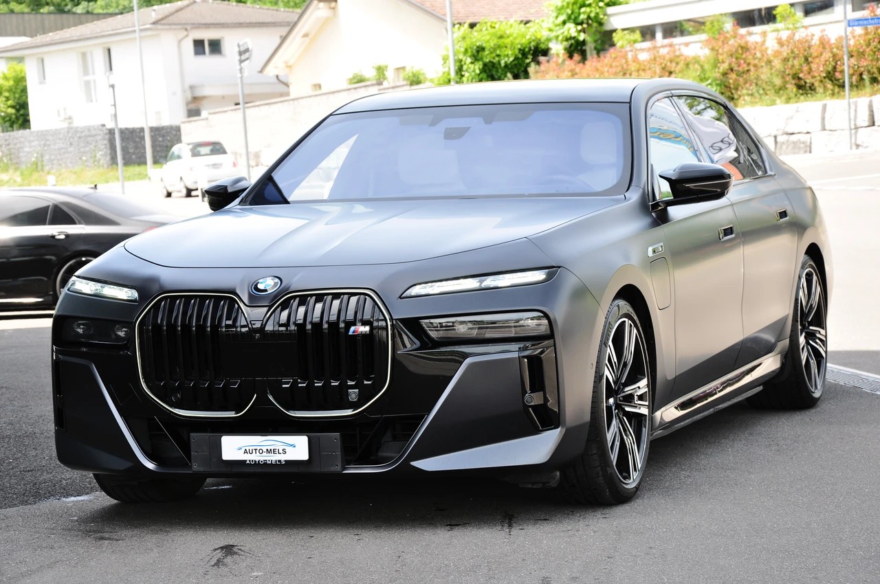 BMW M760e xDrive Steptronic-image-13
