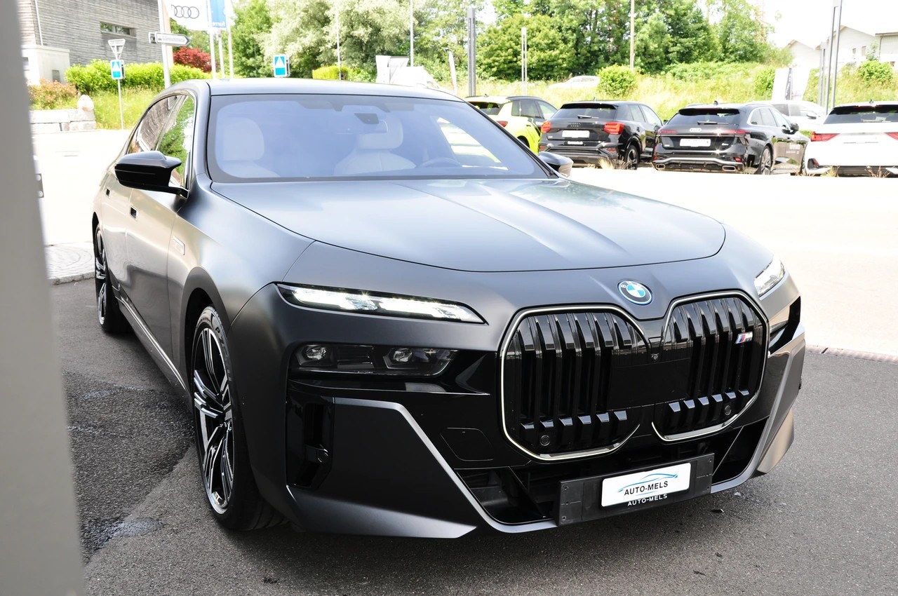 BMW M760e xDrive Steptronic-image-8