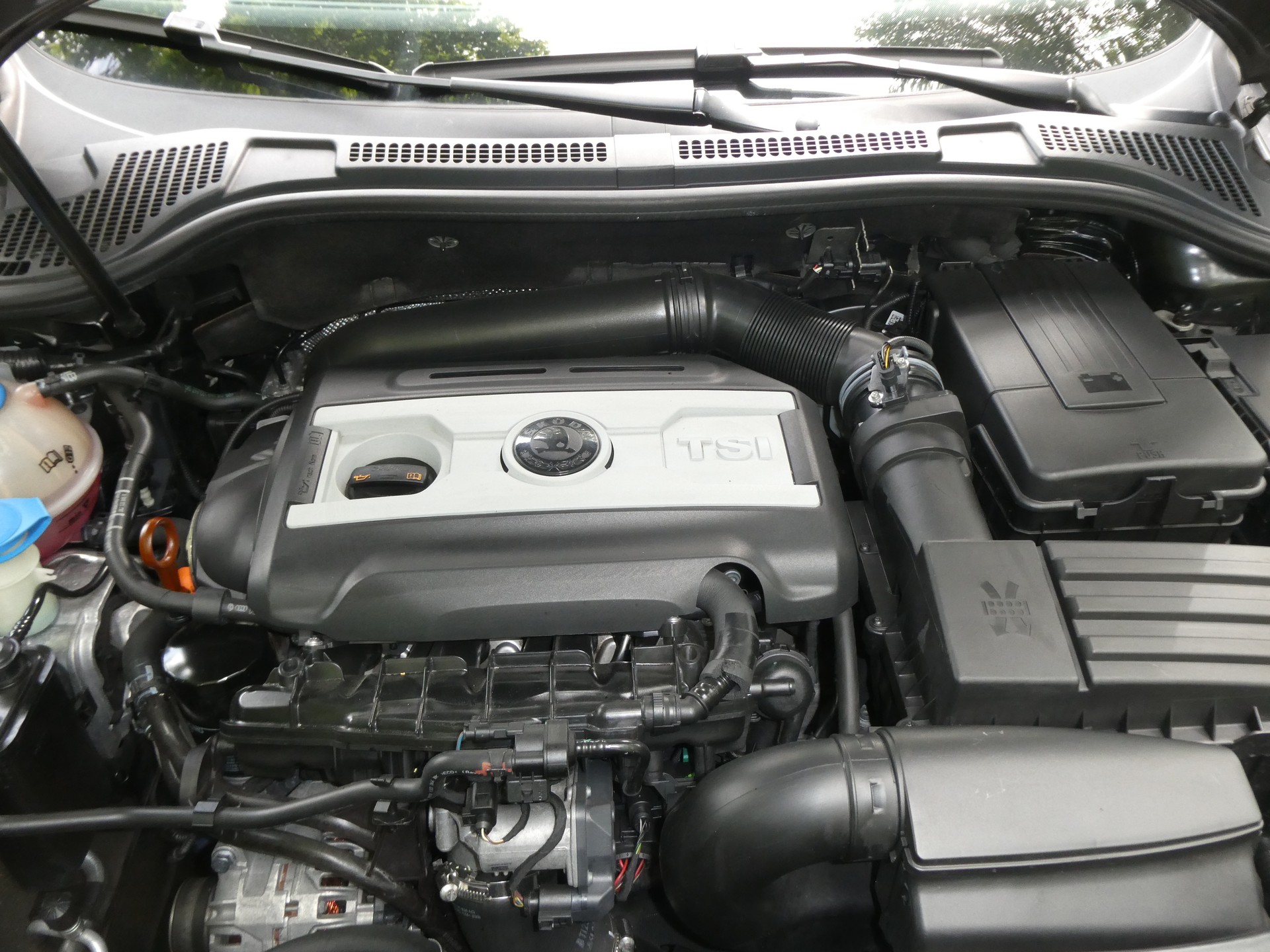 SKODA Superb Combi 2.0 TSI Elegance DSG-image-12