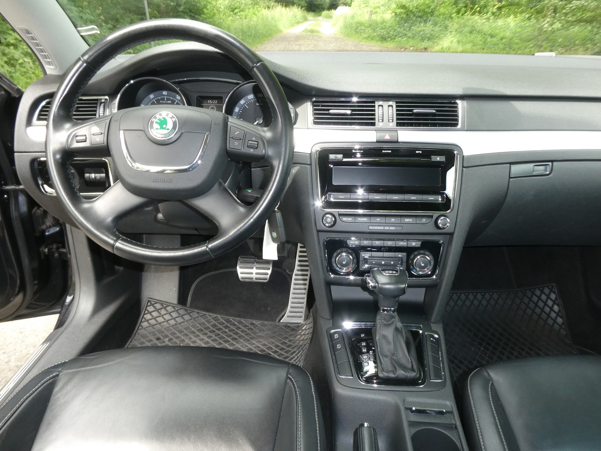 SKODA Superb Combi 2.0 TSI Elegance DSG-image-11