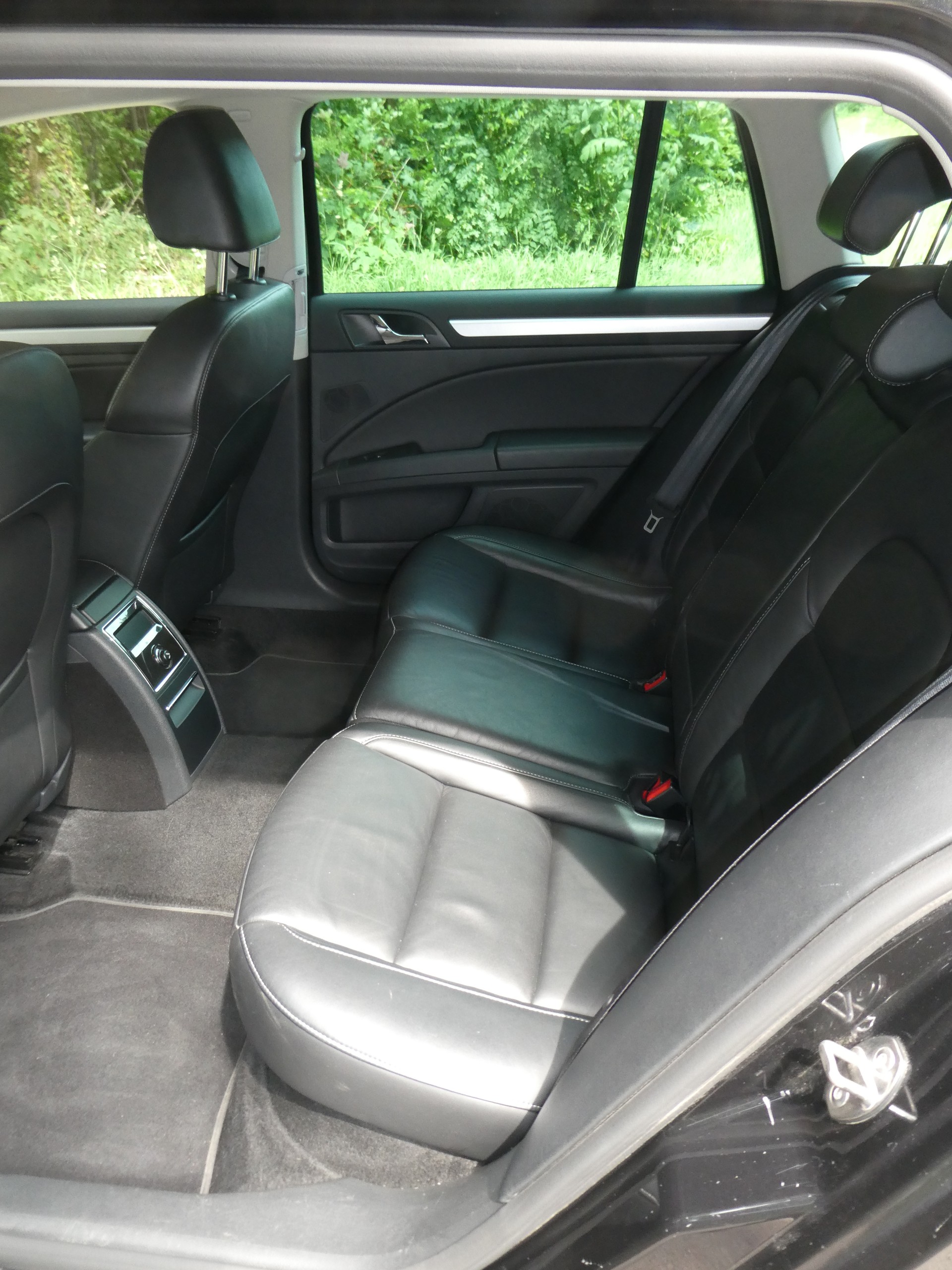 SKODA Superb Combi 2.0 TSI Elegance DSG-image-10