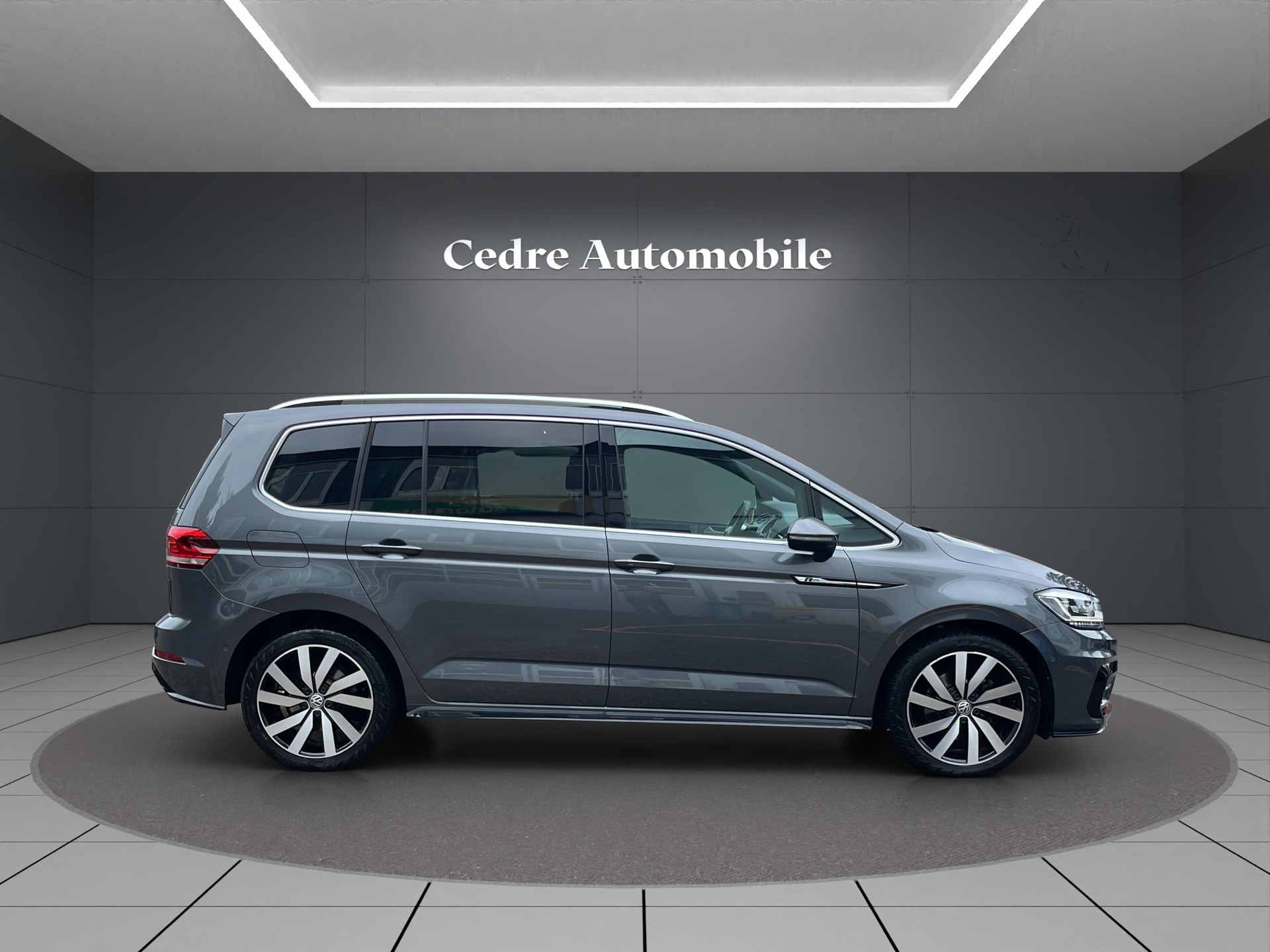 VW Touran 2.0 TDI BlueMotion R-Line Technology Highline DSG-image-4