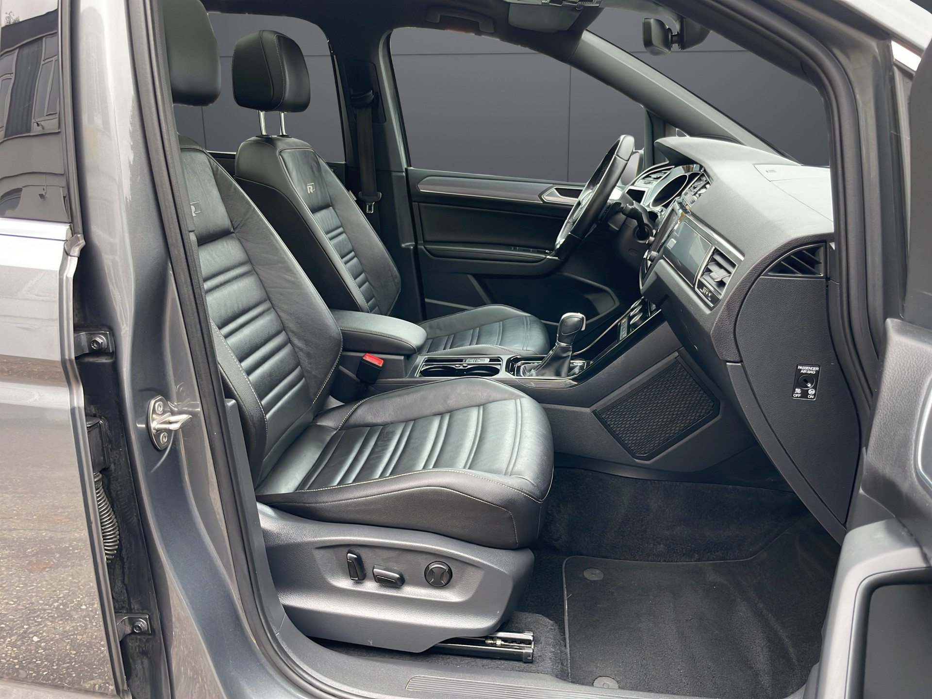 VW Touran 2.0 TDI BlueMotion R-Line Technology Highline DSG-image-6