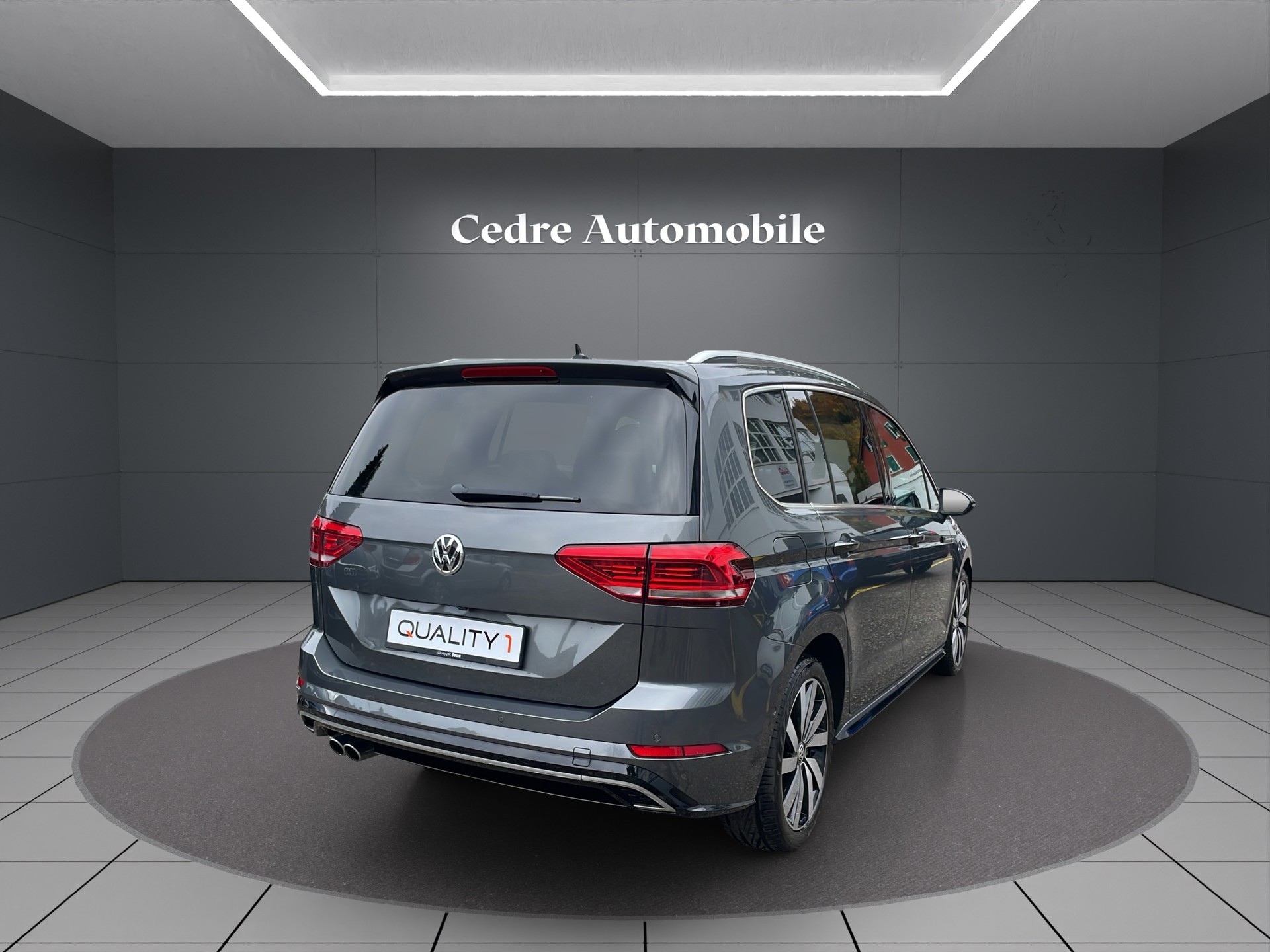 VW Touran 2.0 TDI BlueMotion R-Line Technology Highline DSG-image-2