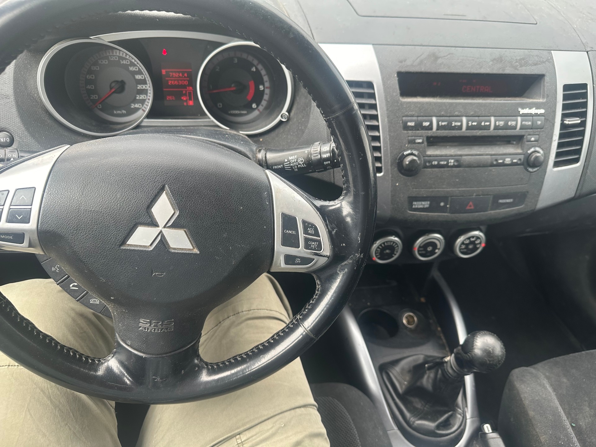 MITSUBISHI Outlander 2.2 DID Intense 4WD-image-15