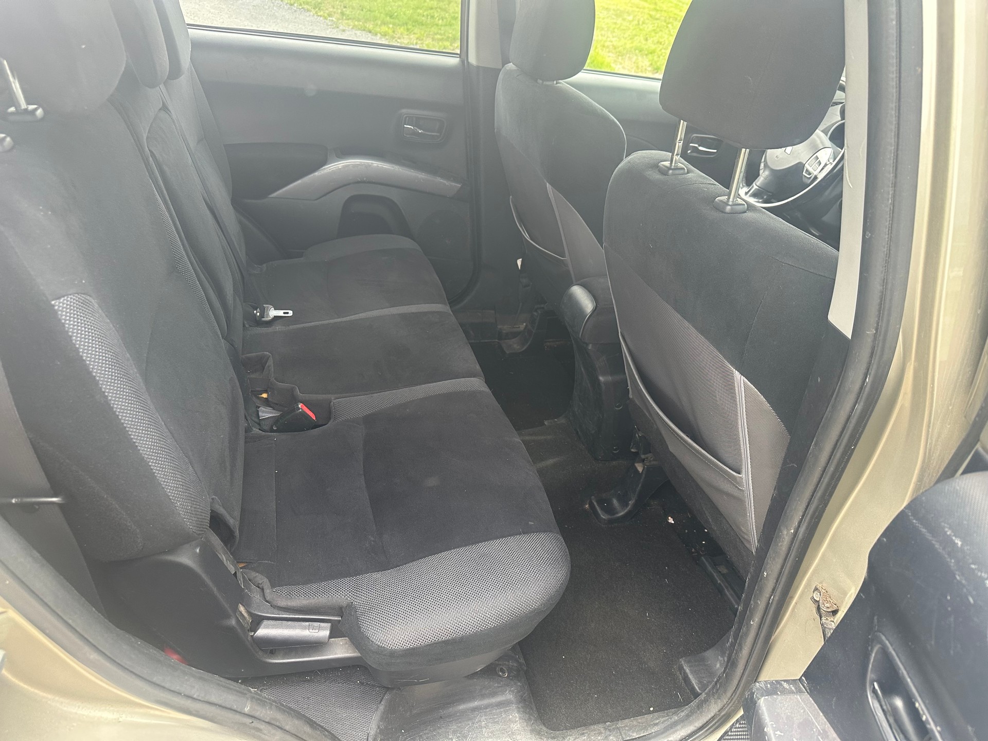 MITSUBISHI Outlander 2.2 DID Intense 4WD-image-14