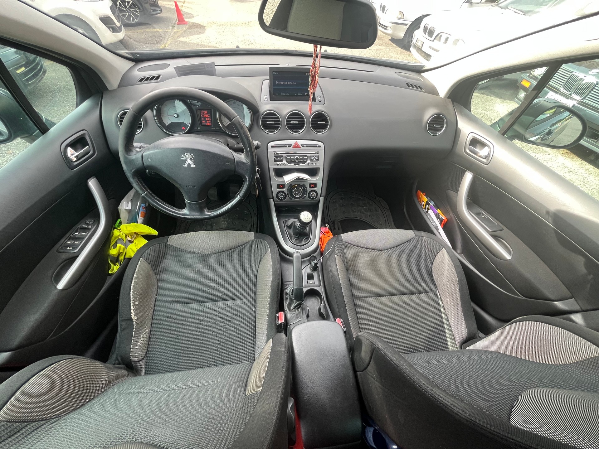 PEUGEOT 308 SW 2.0 HDI Business-image-8