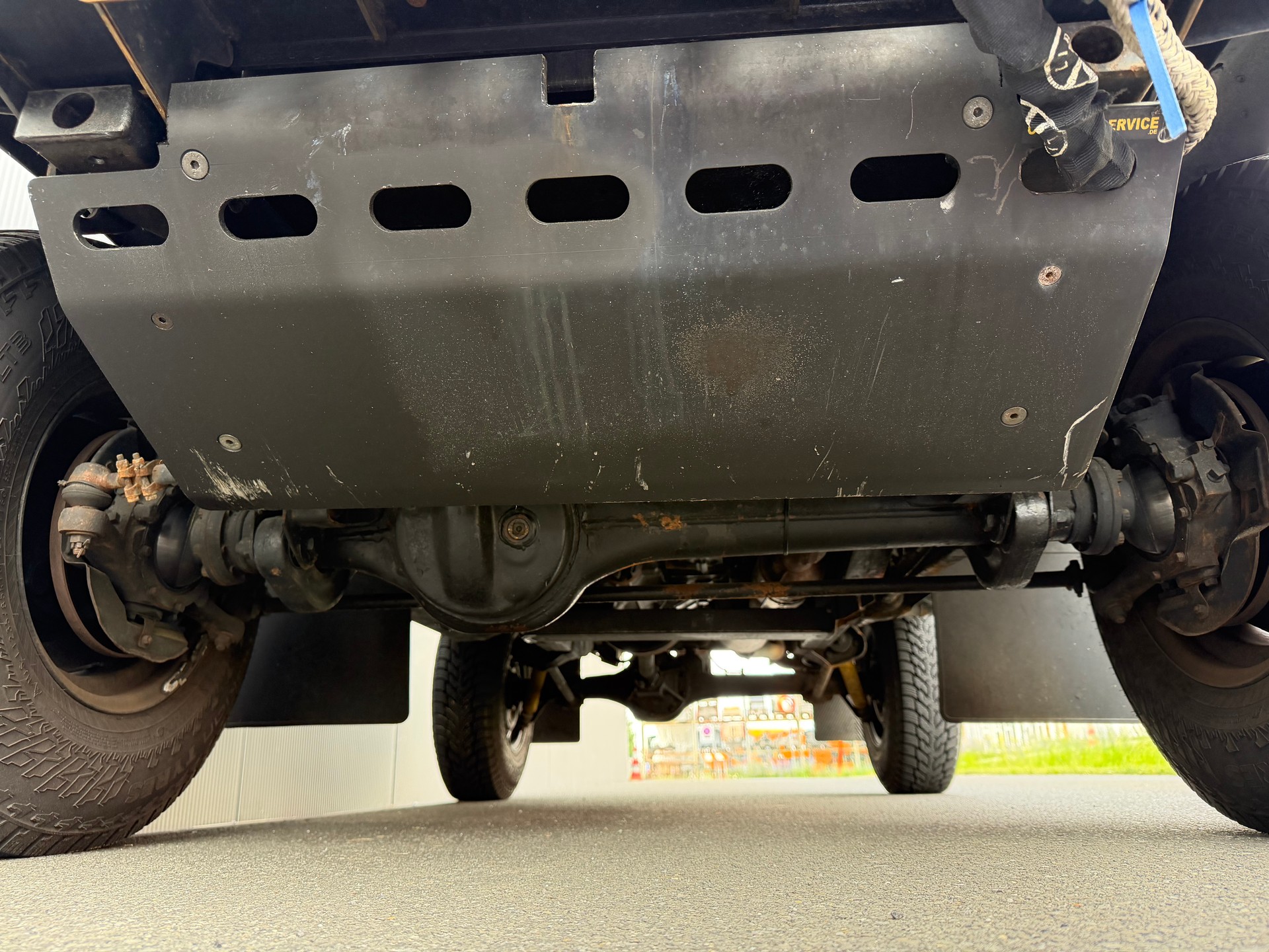 LAND ROVER Defender 90 300TDi SAFETY-image-15