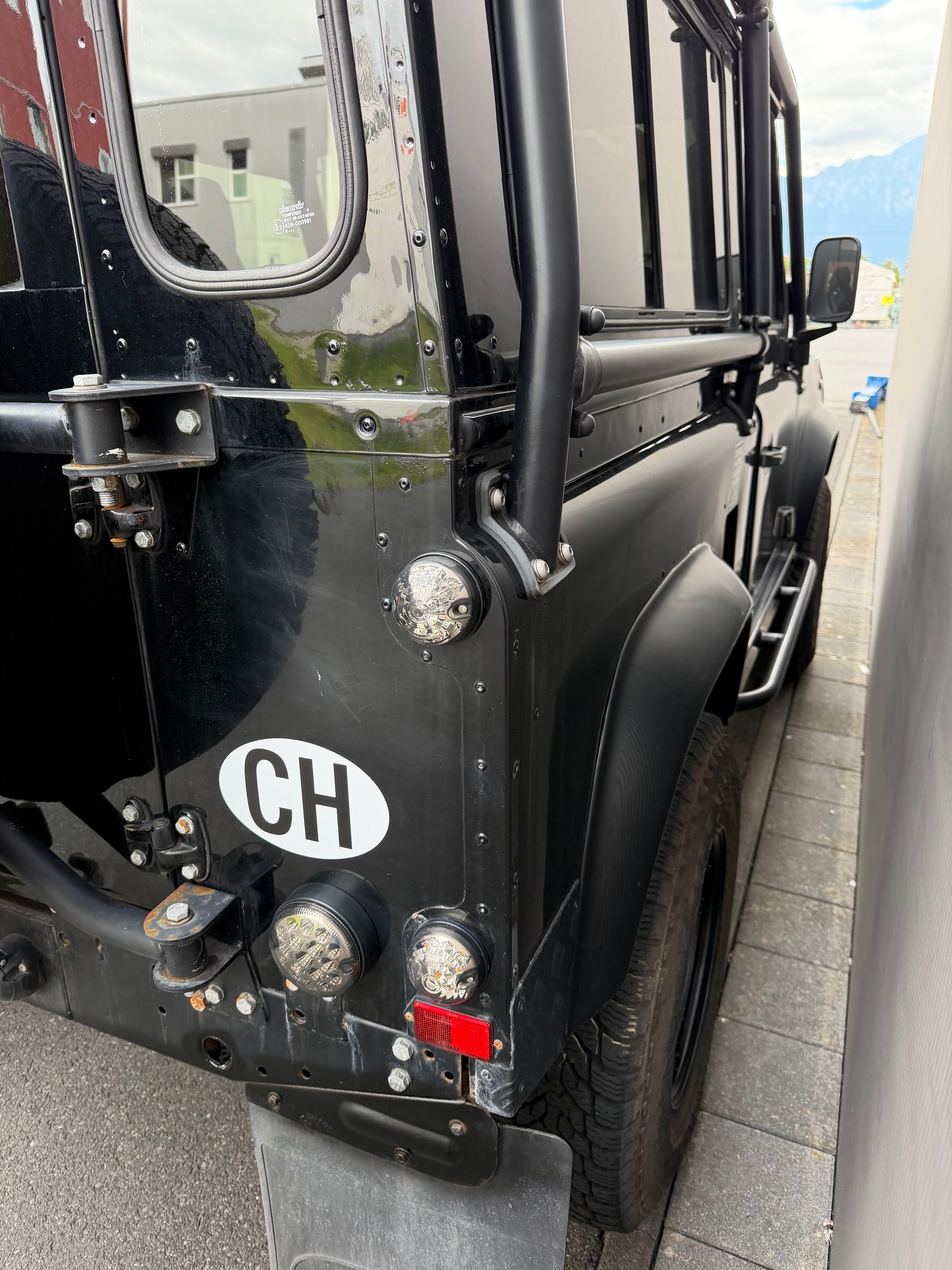 LAND ROVER Defender 90 300TDi SAFETY-image-18