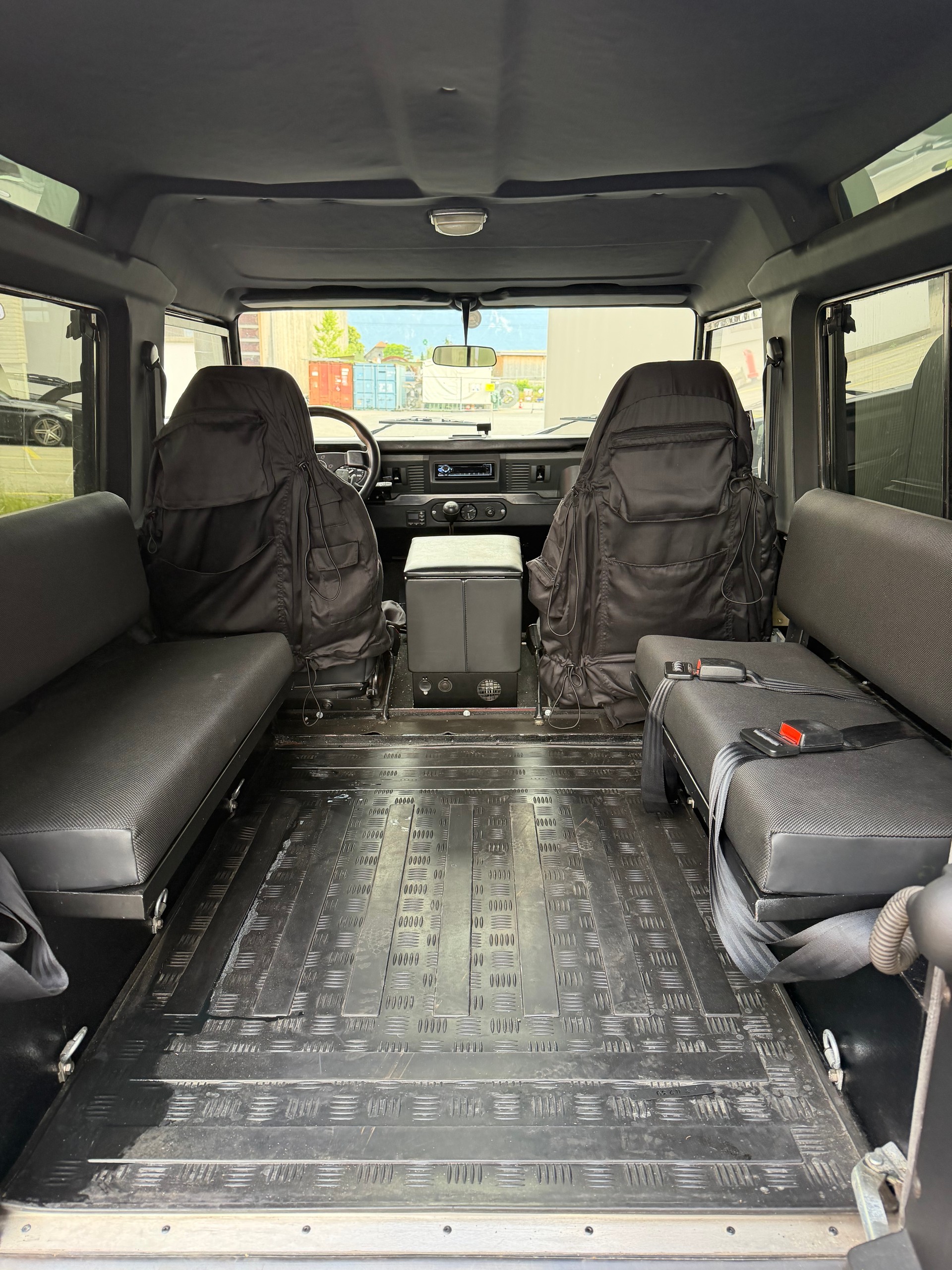 LAND ROVER Defender 90 300TDi SAFETY-image-9