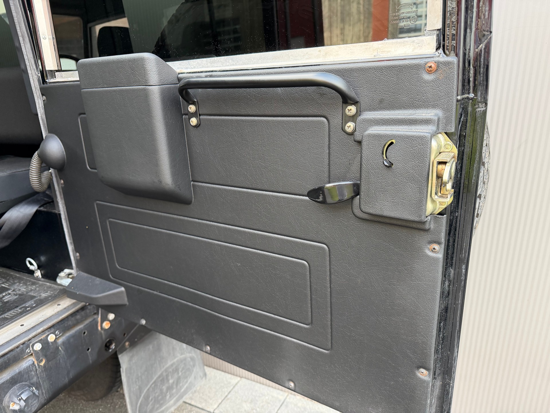 LAND ROVER Defender 90 300TDi SAFETY-image-10