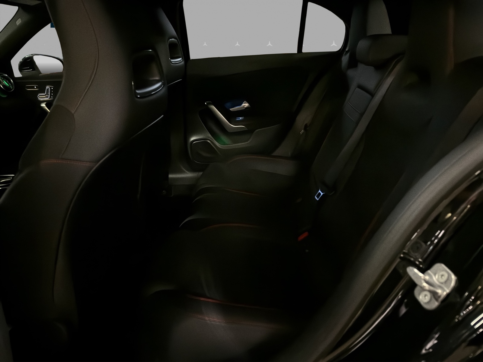 MERCEDES-BENZ A 200 d - AMG / Rückfahrkamera / Standheizung / Sitzmemory / Winkel-Assistent-image-13