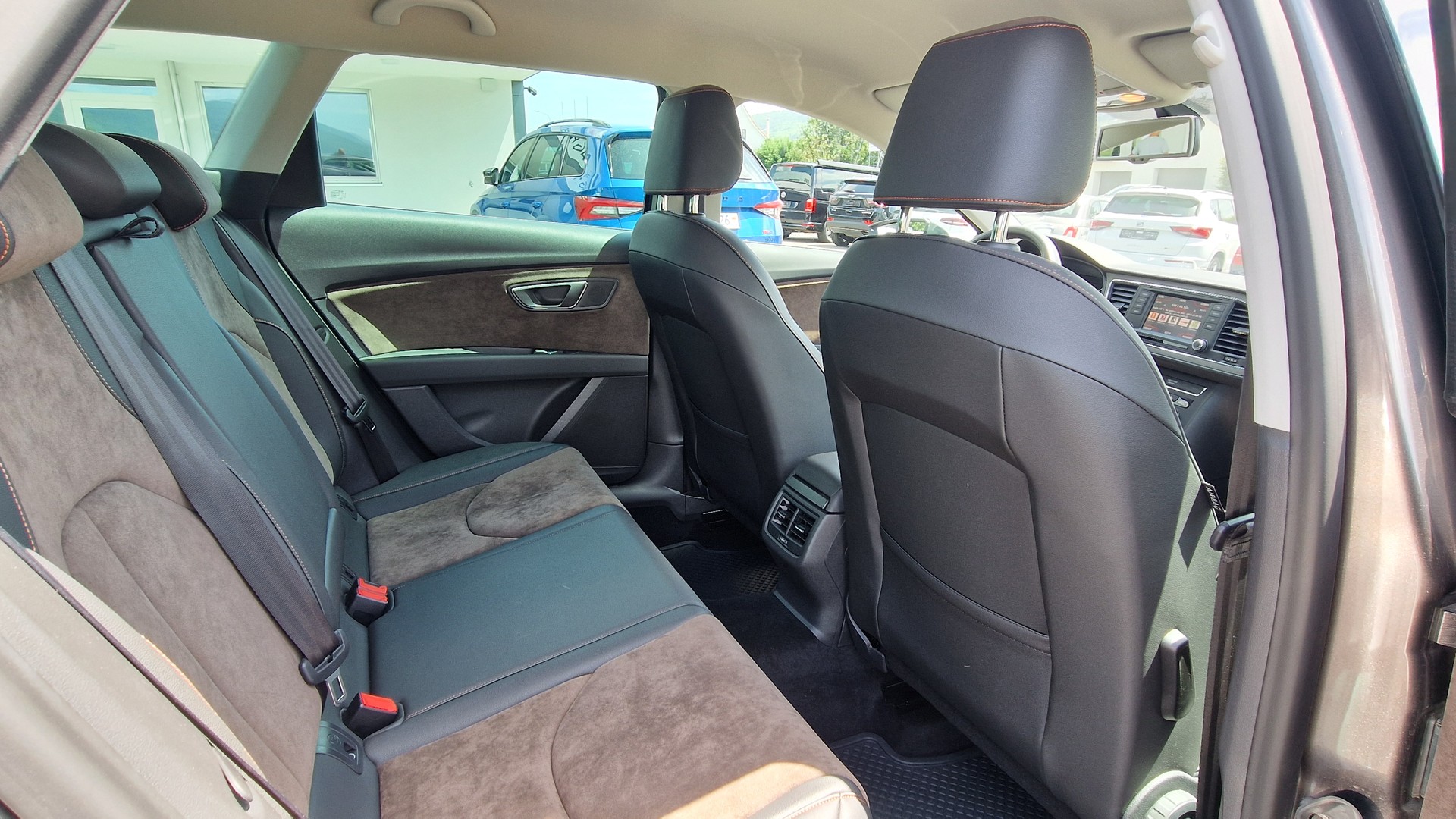 SEAT Leon ST 2.0 TDI X-Perience 4Drive DSG-image-13