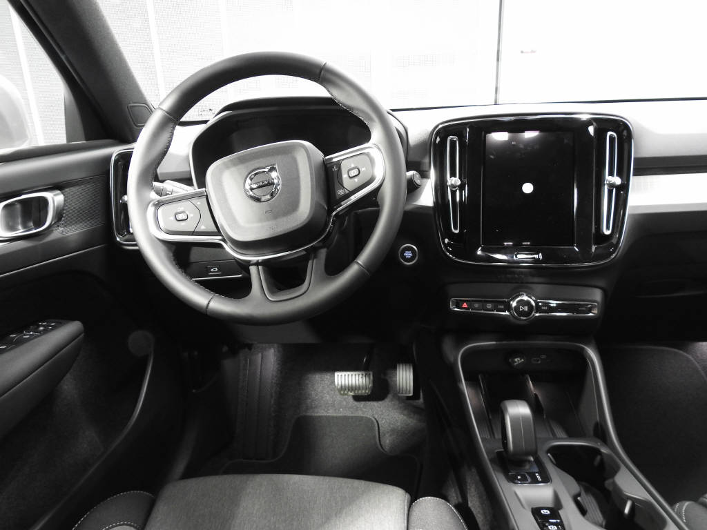 VOLVO XC40 2.0 B3 MH Core-image-7