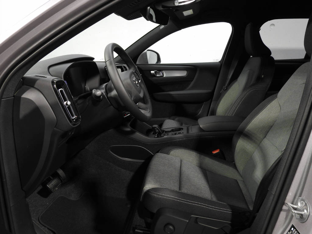 VOLVO XC40 2.0 B3 MH Core-image-10