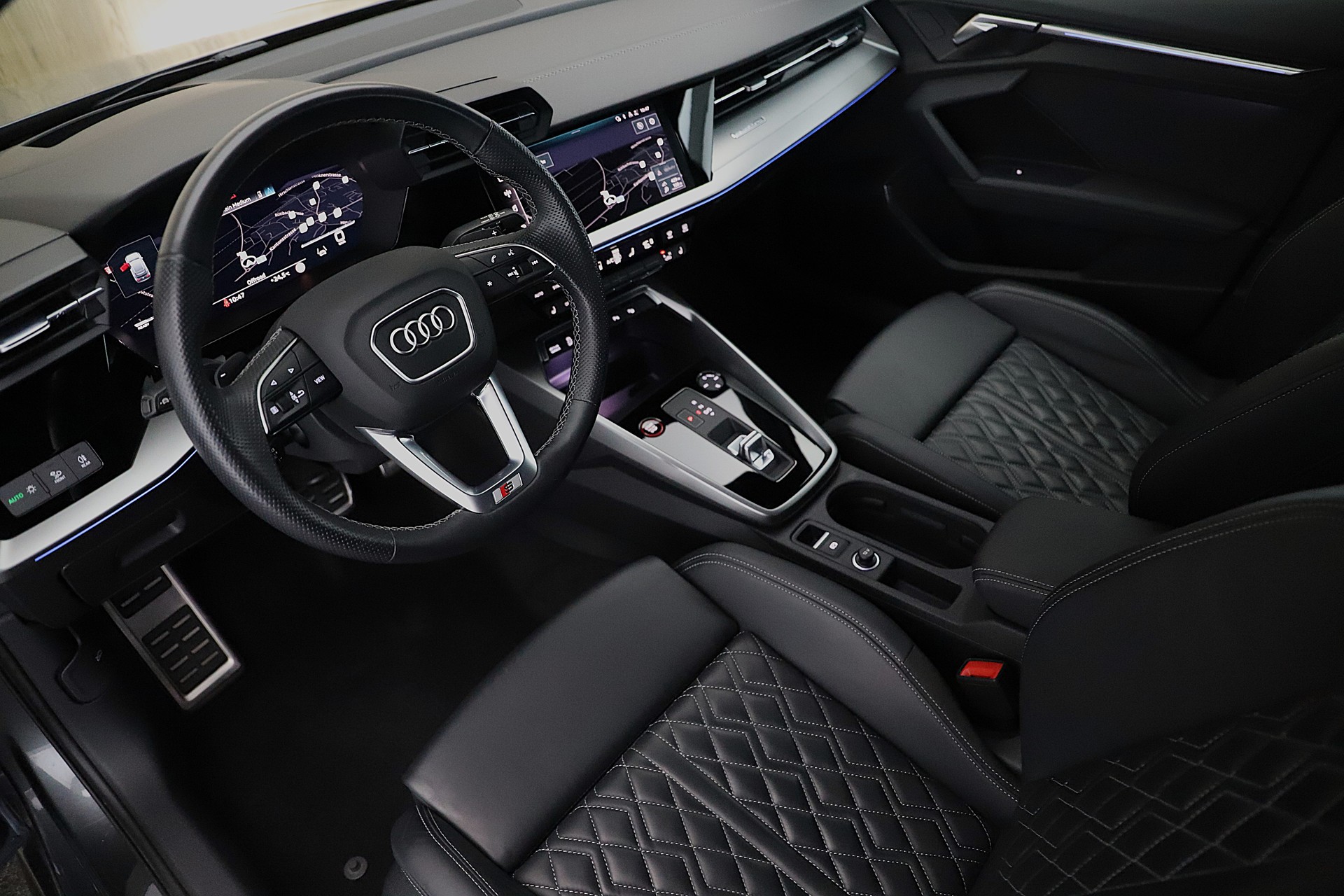 AUDI S3 Sportback 2.0 TFSI quattro S-tronic-image-4