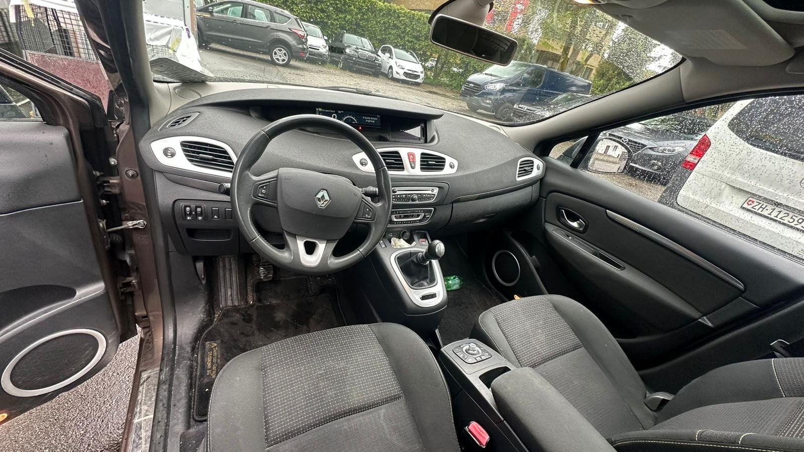 RENAULT Grand Scénic 1.4 16V Turbo Privilège-image-7