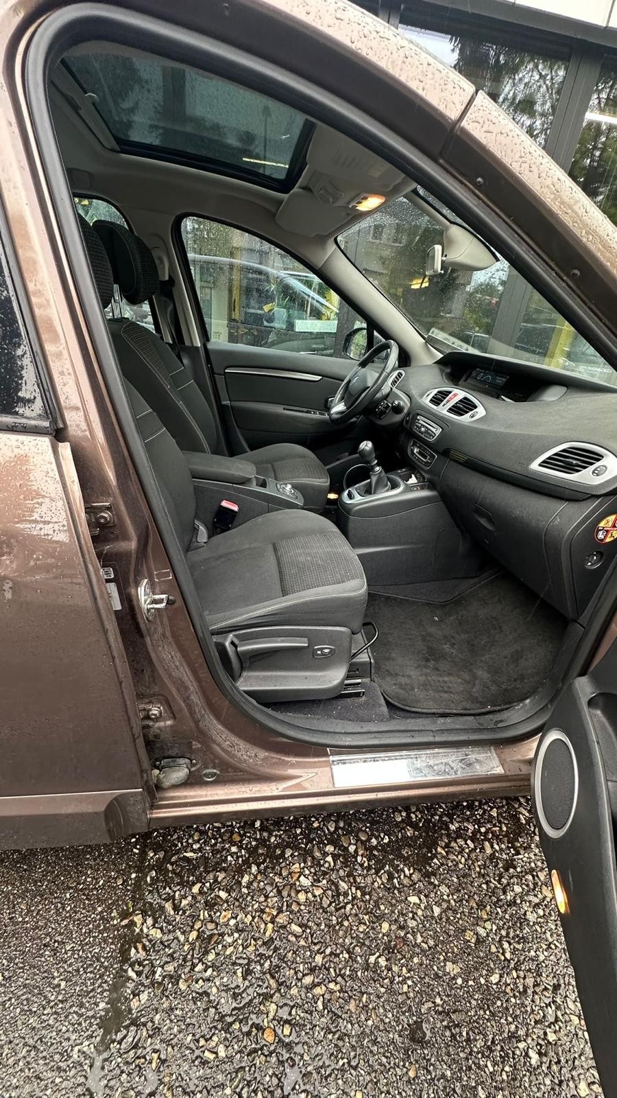 RENAULT Grand Scénic 1.4 16V Turbo Privilège-image-8