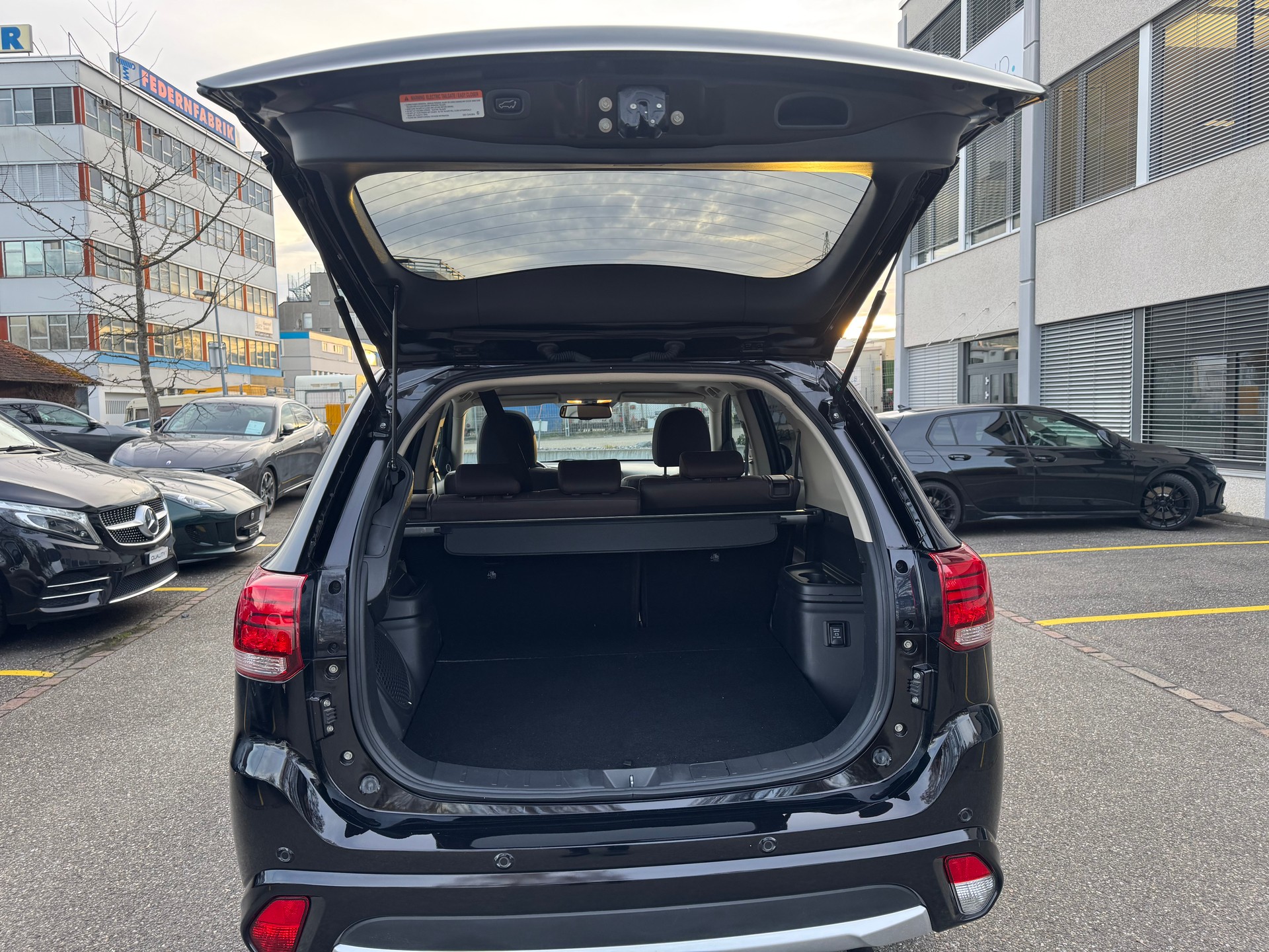 MITSUBISHI Outlander 2.0 PHEV Diamond Annivers. 4WD Automatic-image-6