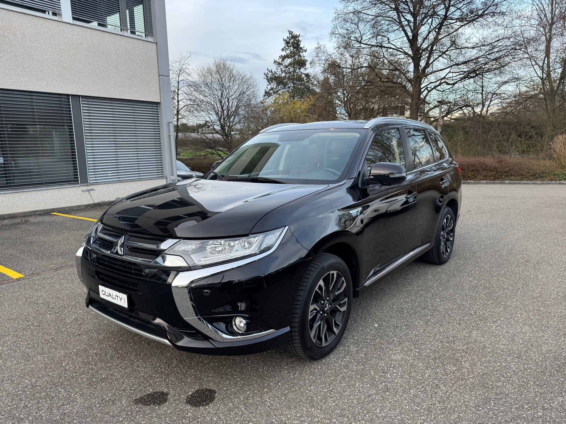 MITSUBISHI Outlander 2.0 PHEV Diamond Annivers. 4WD Automatic-image-0