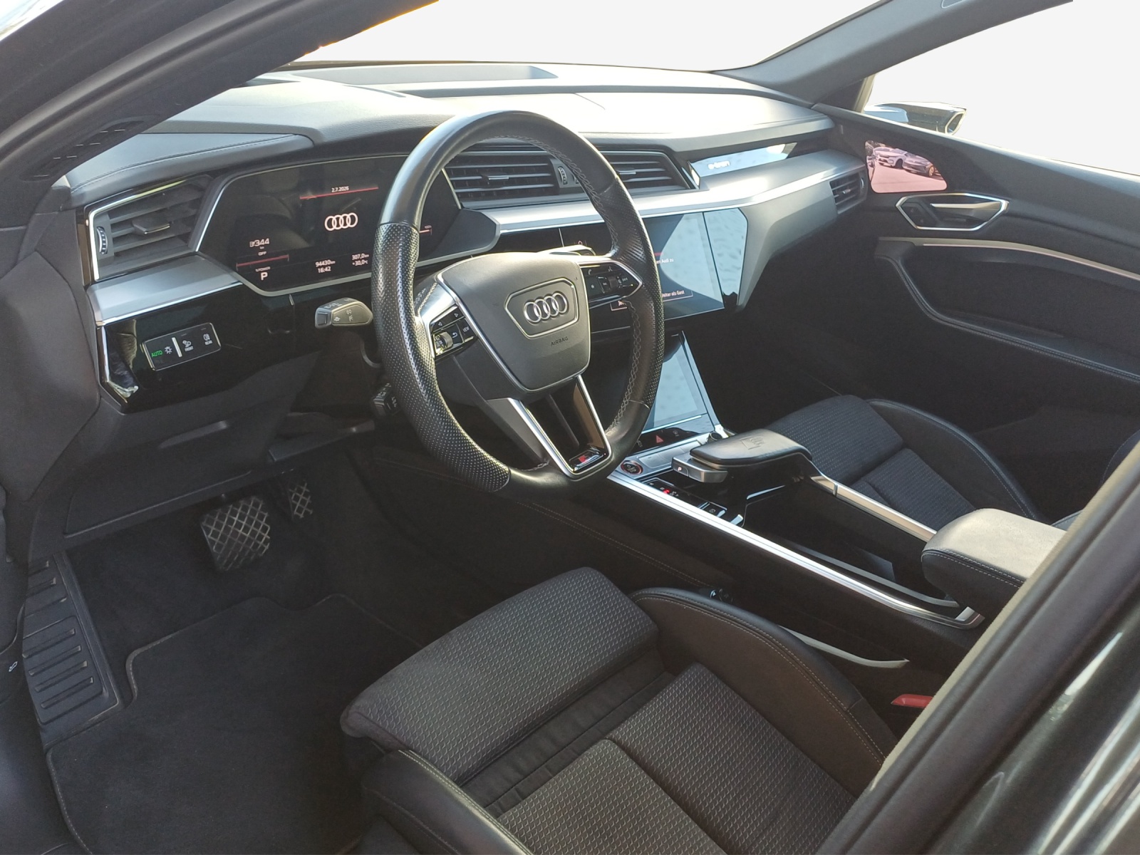 AUDI e-tron S quattro-image-7