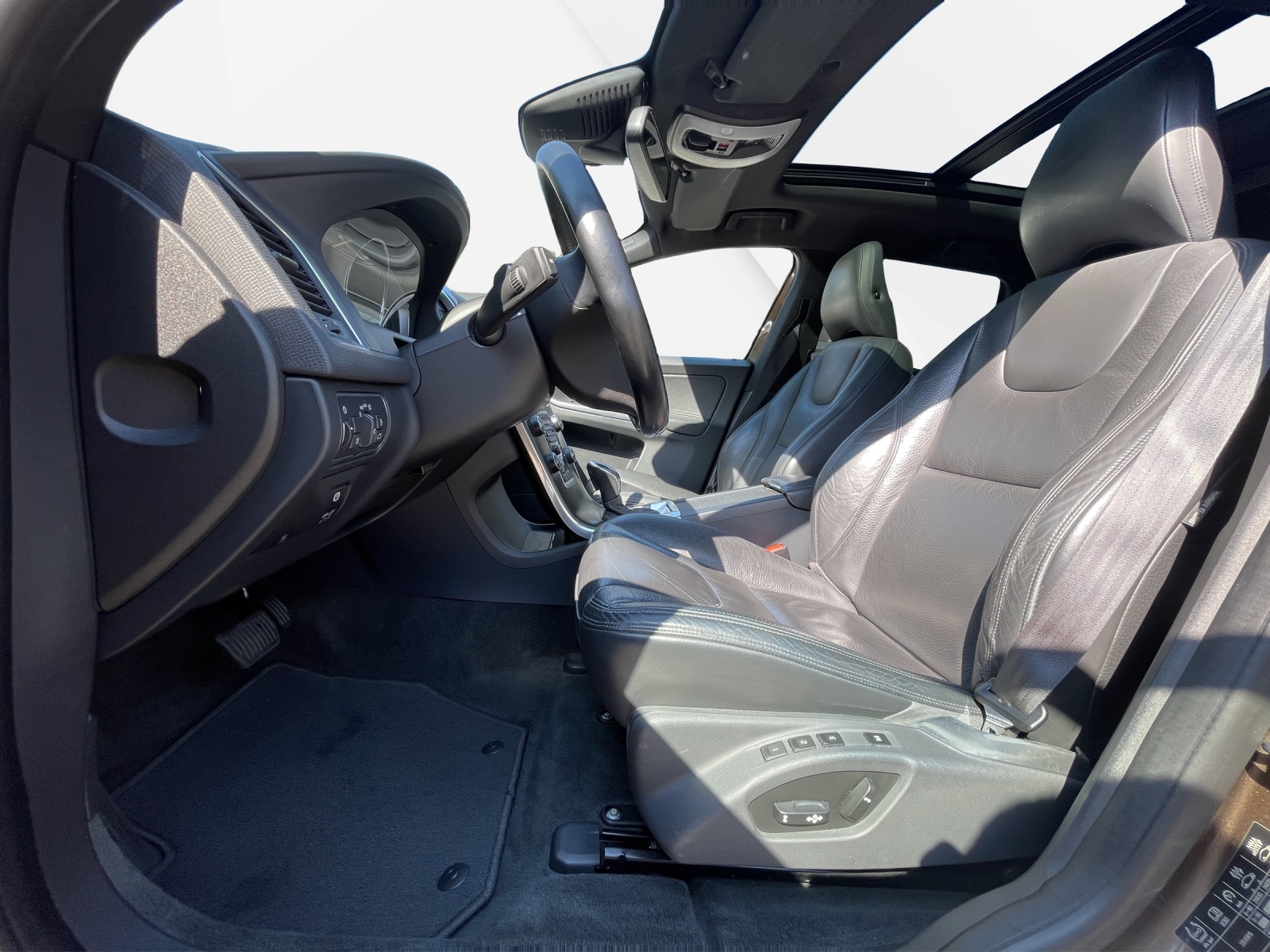 VOLVO XC60 2.4 D4 Summum AWD-image-9