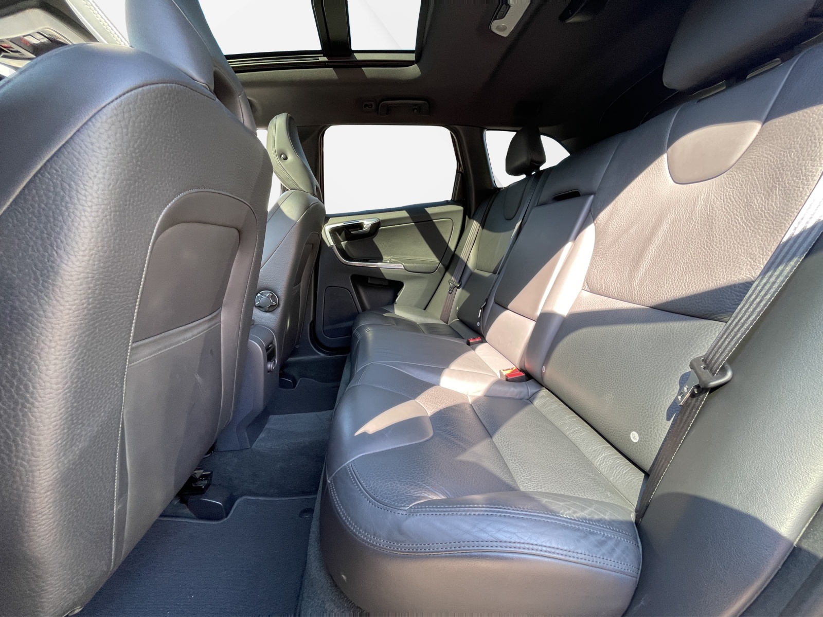 VOLVO XC60 2.4 D4 Summum AWD-image-13