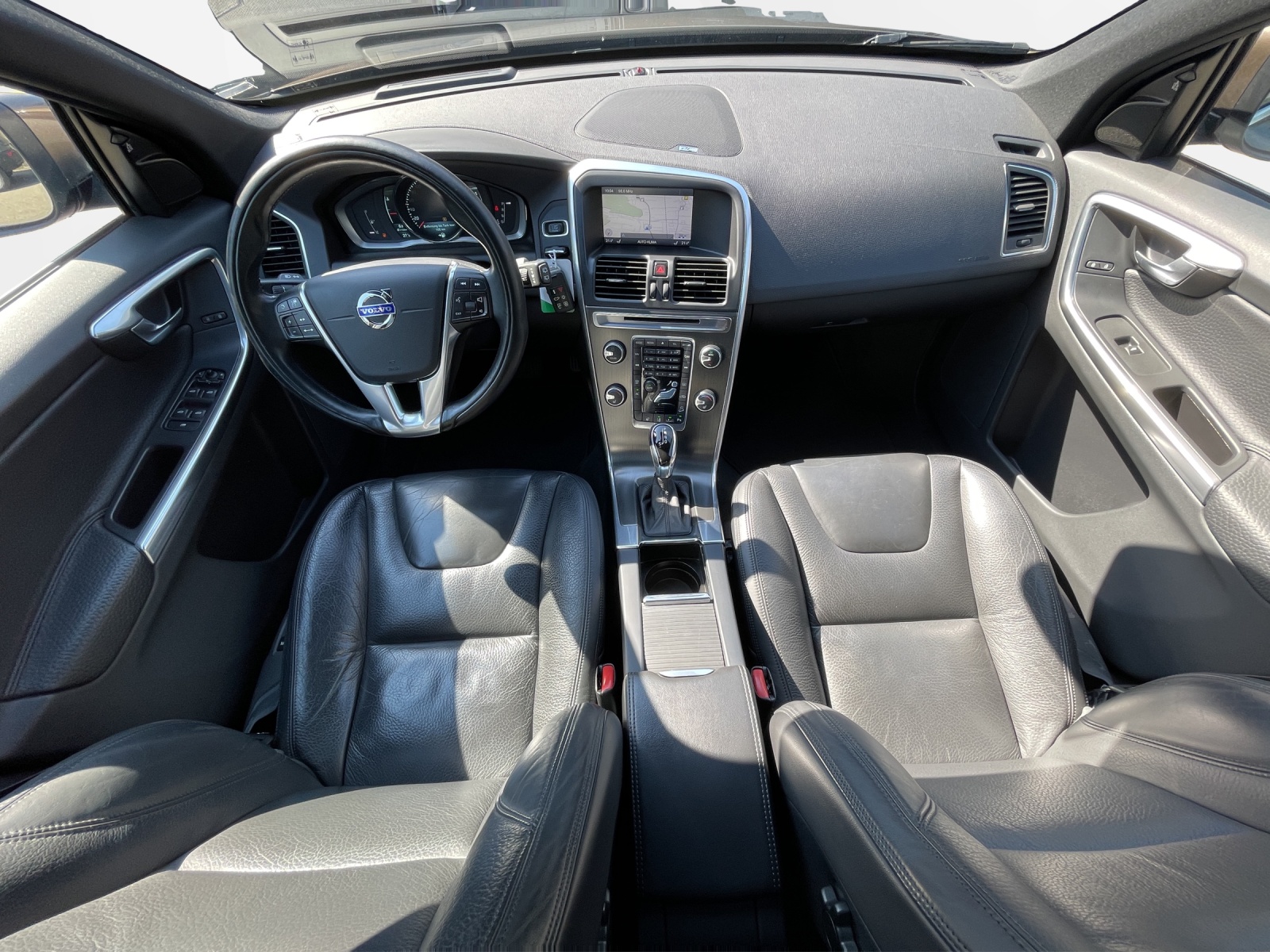 VOLVO XC60 2.4 D4 Summum AWD-image-10