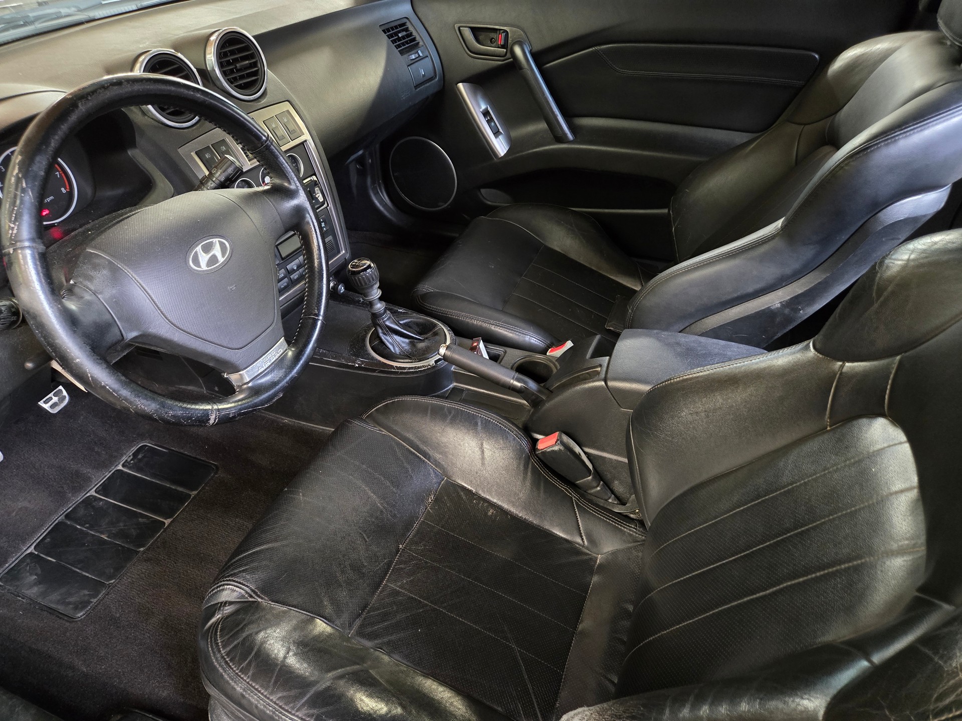 HYUNDAI Coupé 2.7 24V FX 6-Speed-image-3