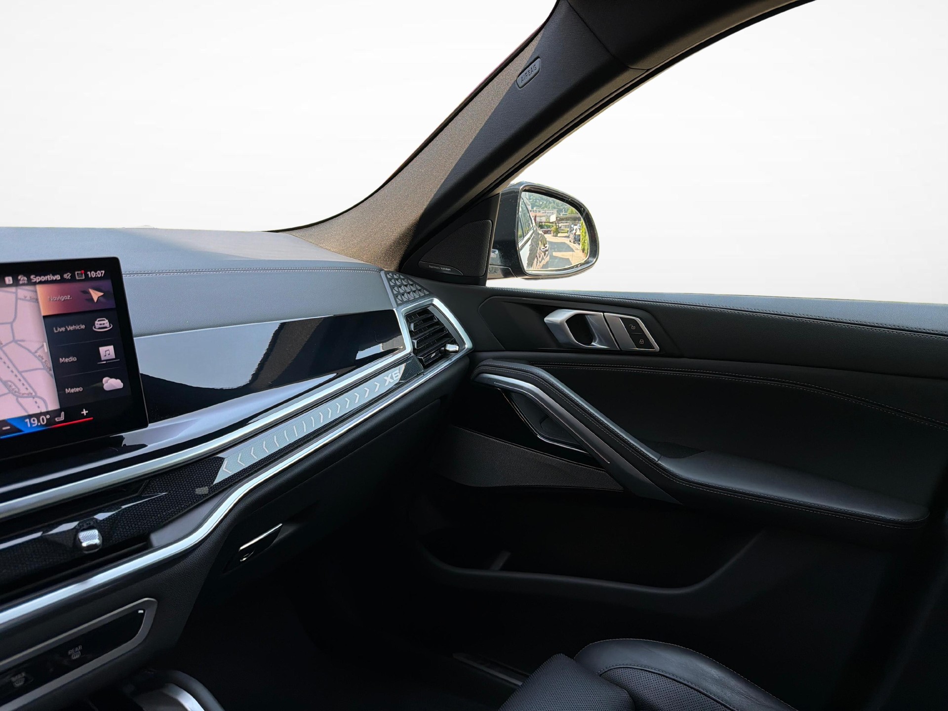BMW X6 40i xDrive-image-16