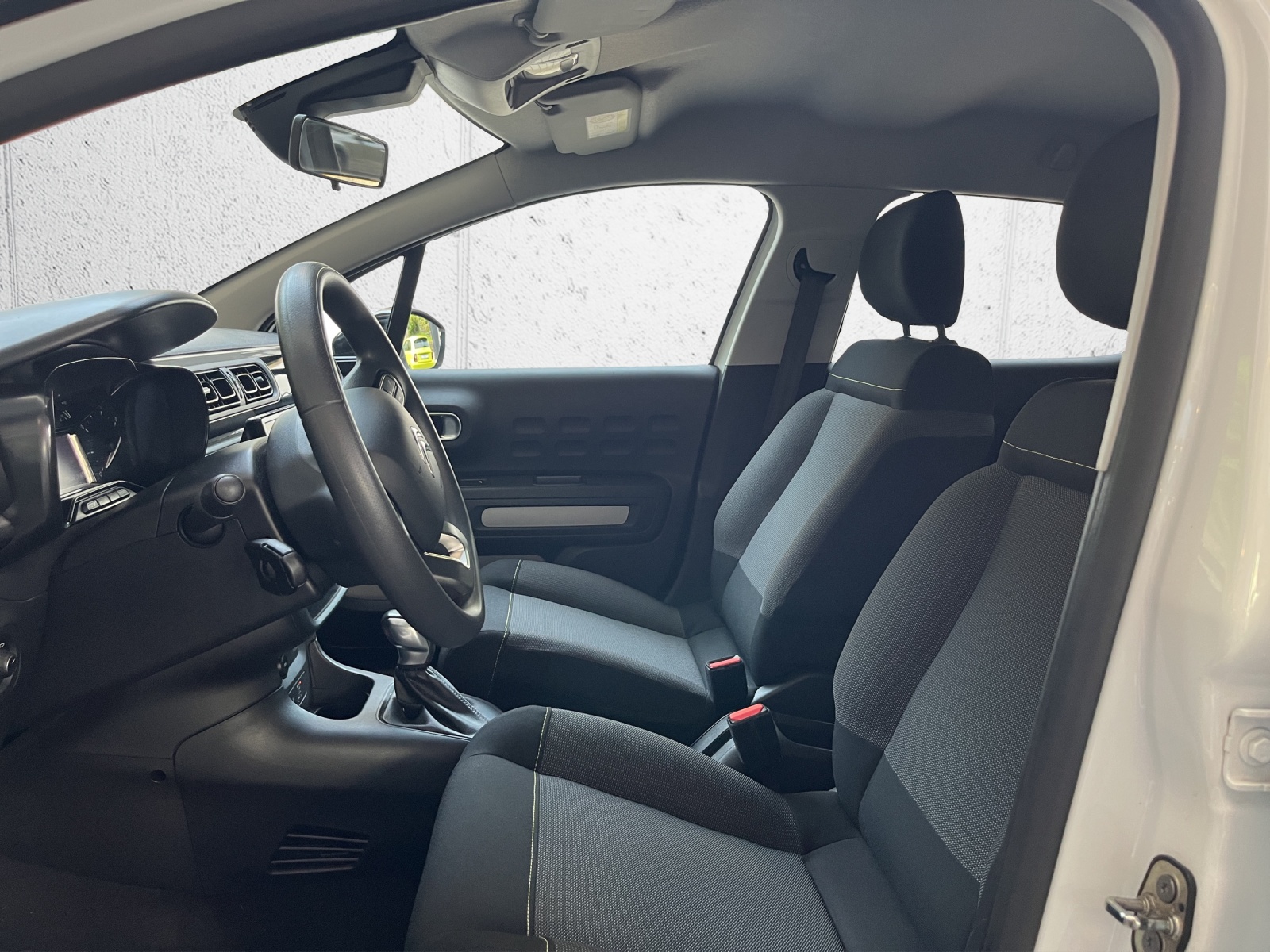 CITROEN C3 1.2i PureTech Swiss Edition EAT6-image-9
