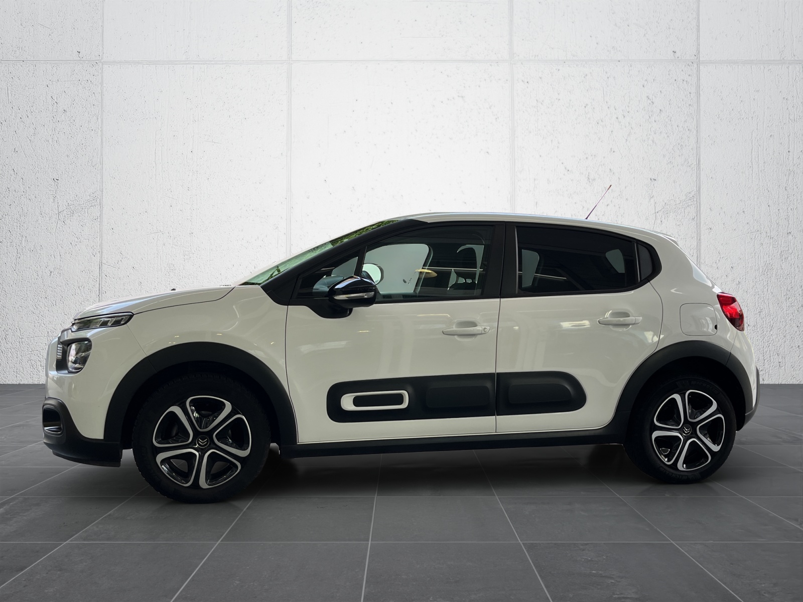 CITROEN C3 1.2i PureTech Swiss Edition EAT6-image-1