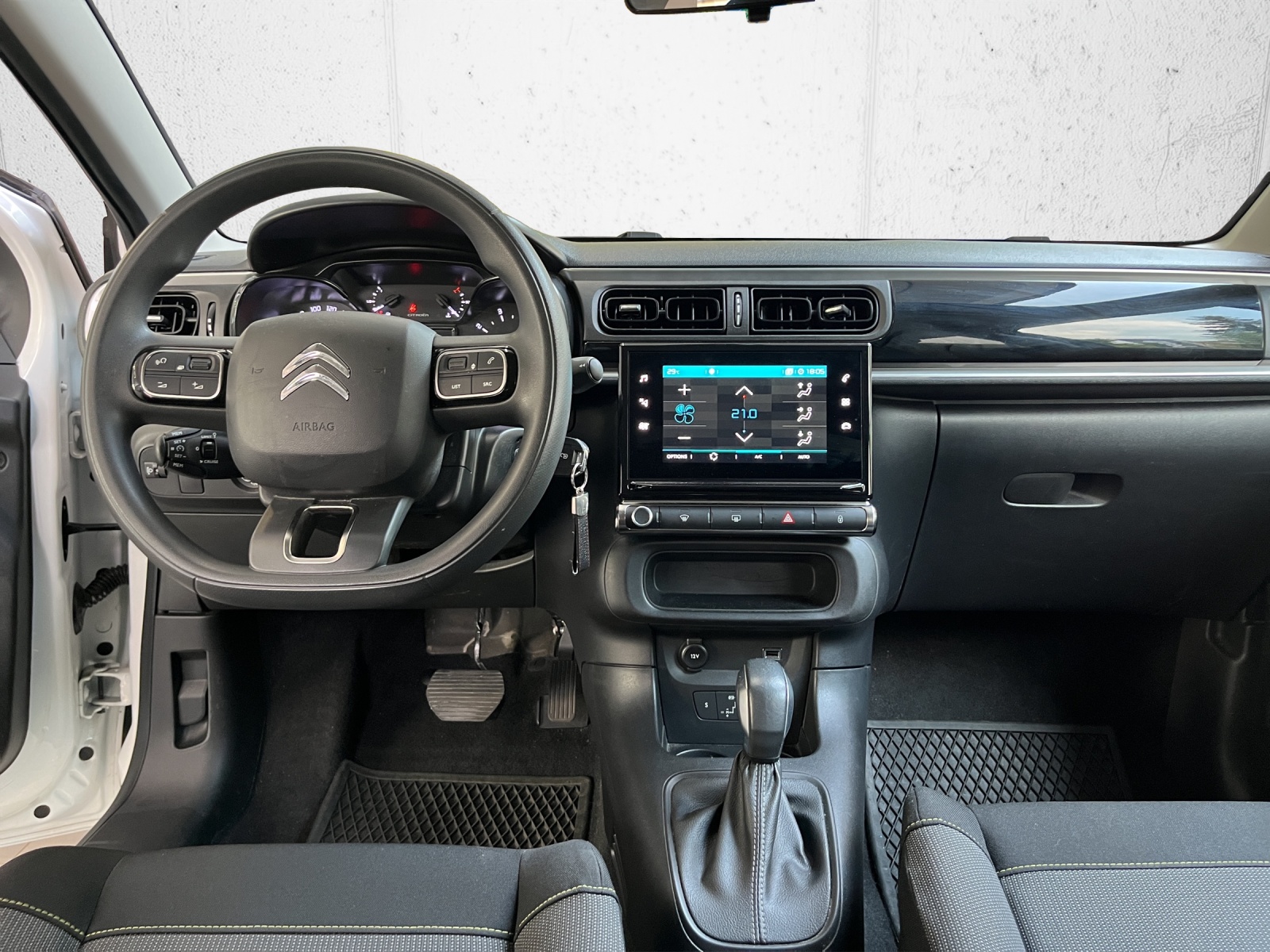 CITROEN C3 1.2i PureTech Swiss Edition EAT6-image-11