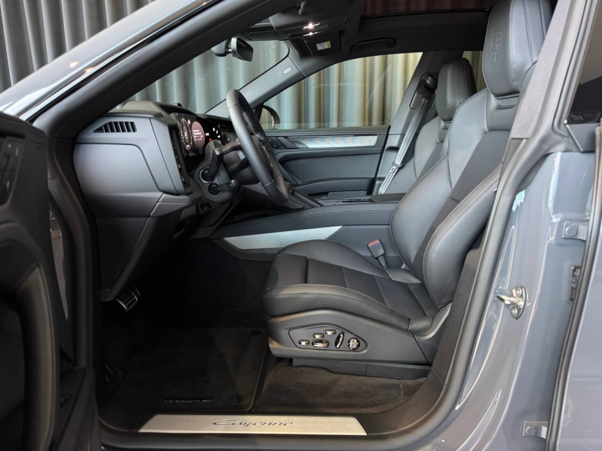 PORSCHE Cayenne Electric-image-4