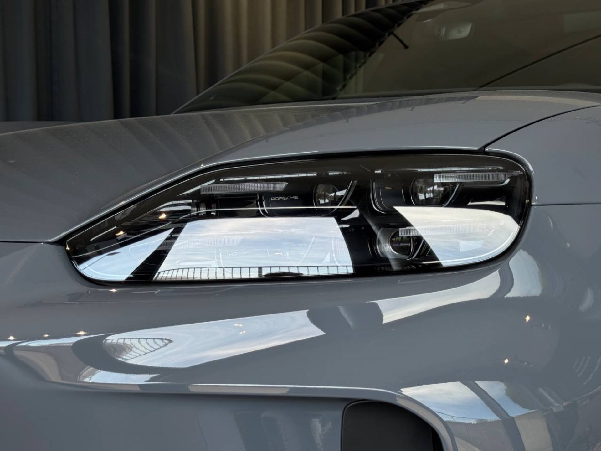 PORSCHE Cayenne Electric-image-12