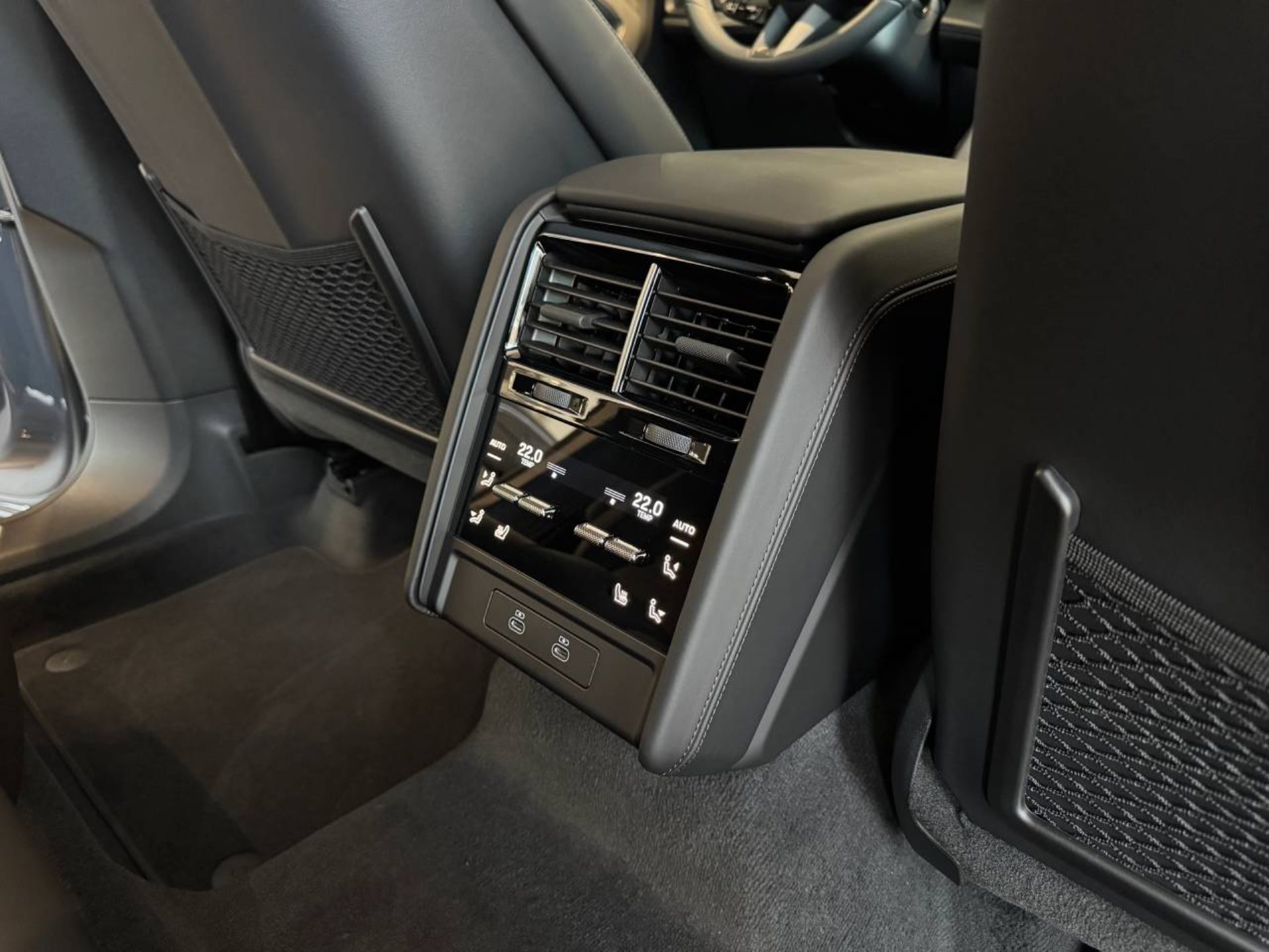 PORSCHE Cayenne Electric-image-22