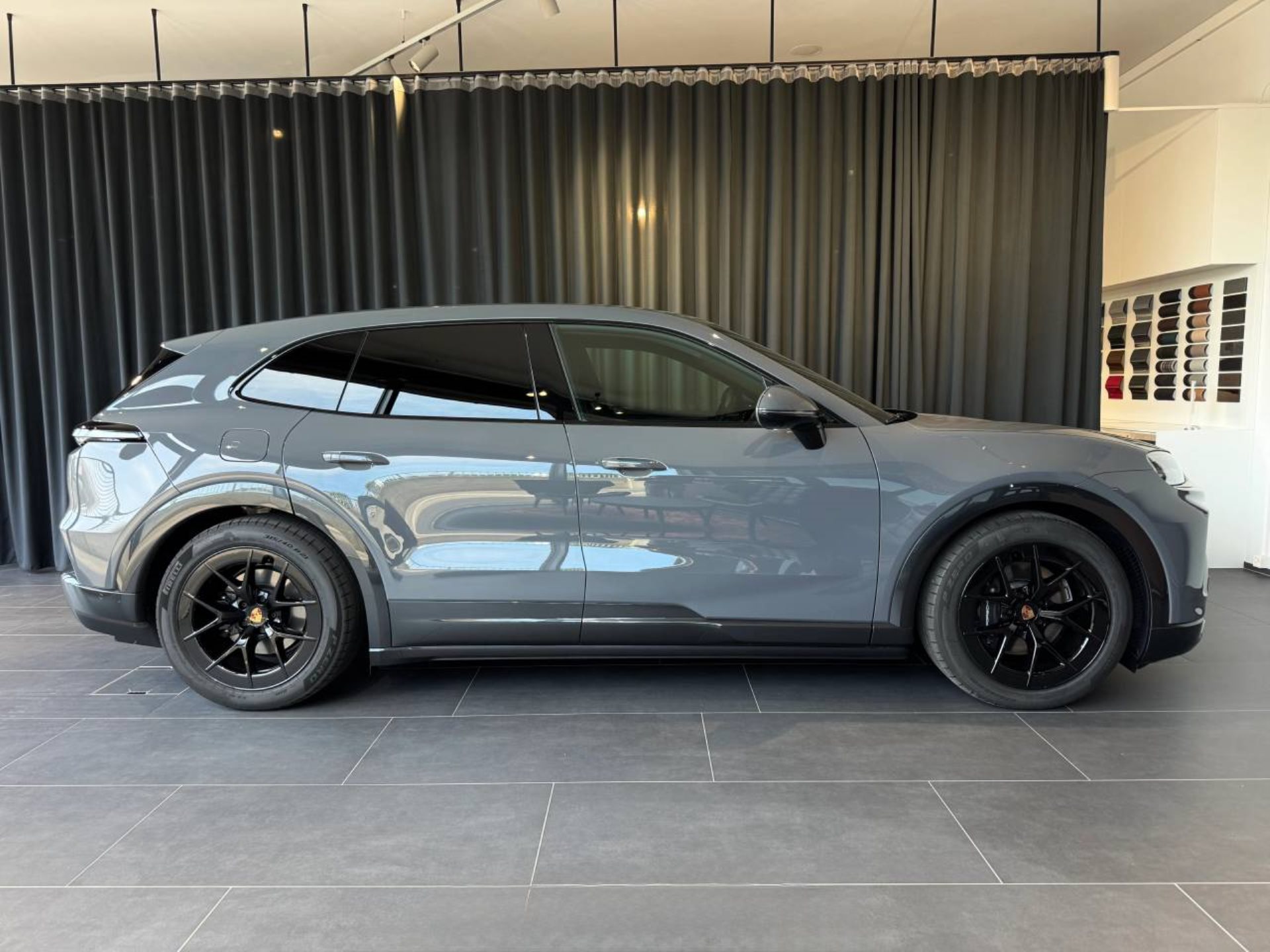 PORSCHE Cayenne Electric-image-7