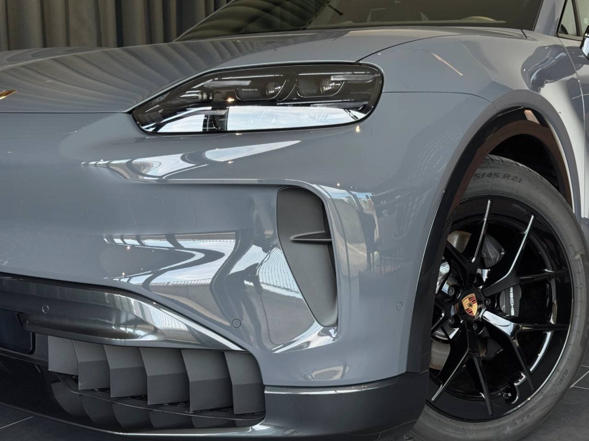 PORSCHE Cayenne Electric-image-33