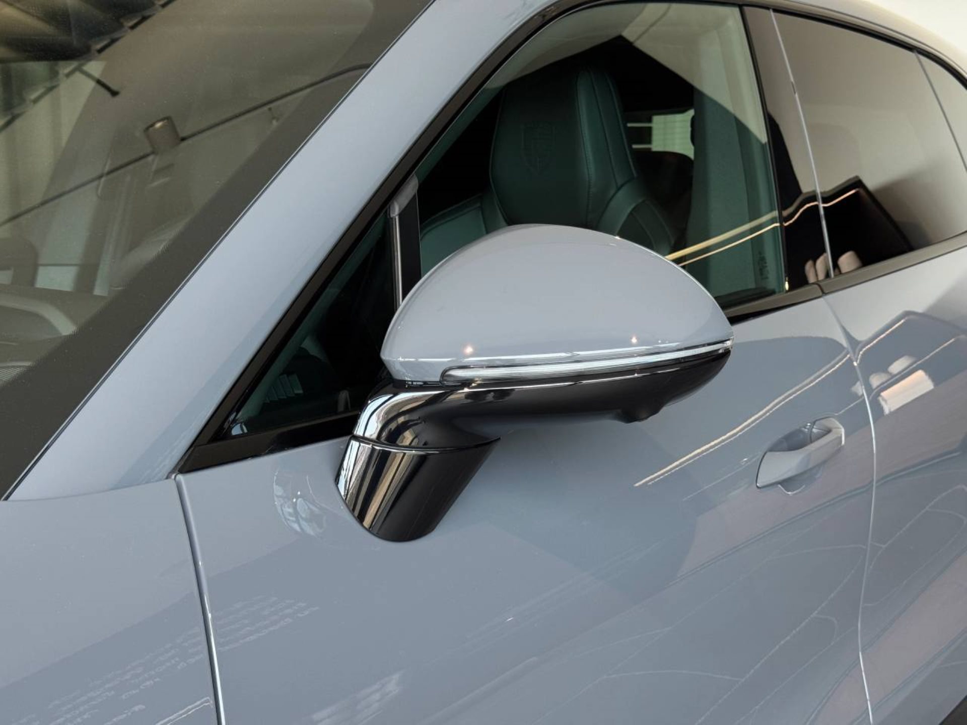 PORSCHE Cayenne Electric-image-13