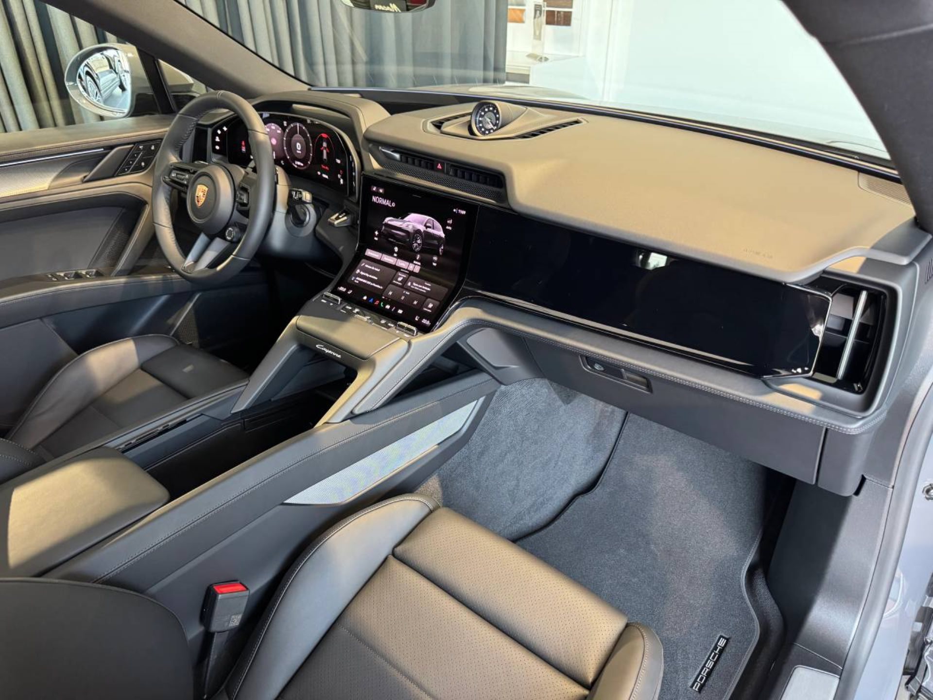 PORSCHE Cayenne Electric-image-24
