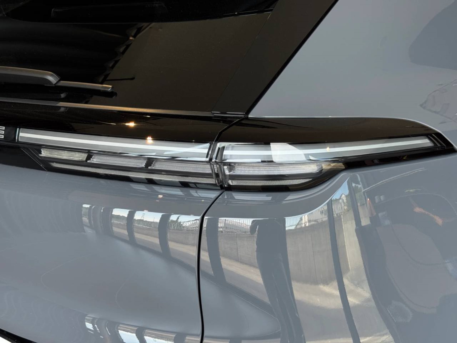 PORSCHE Cayenne Electric-image-14