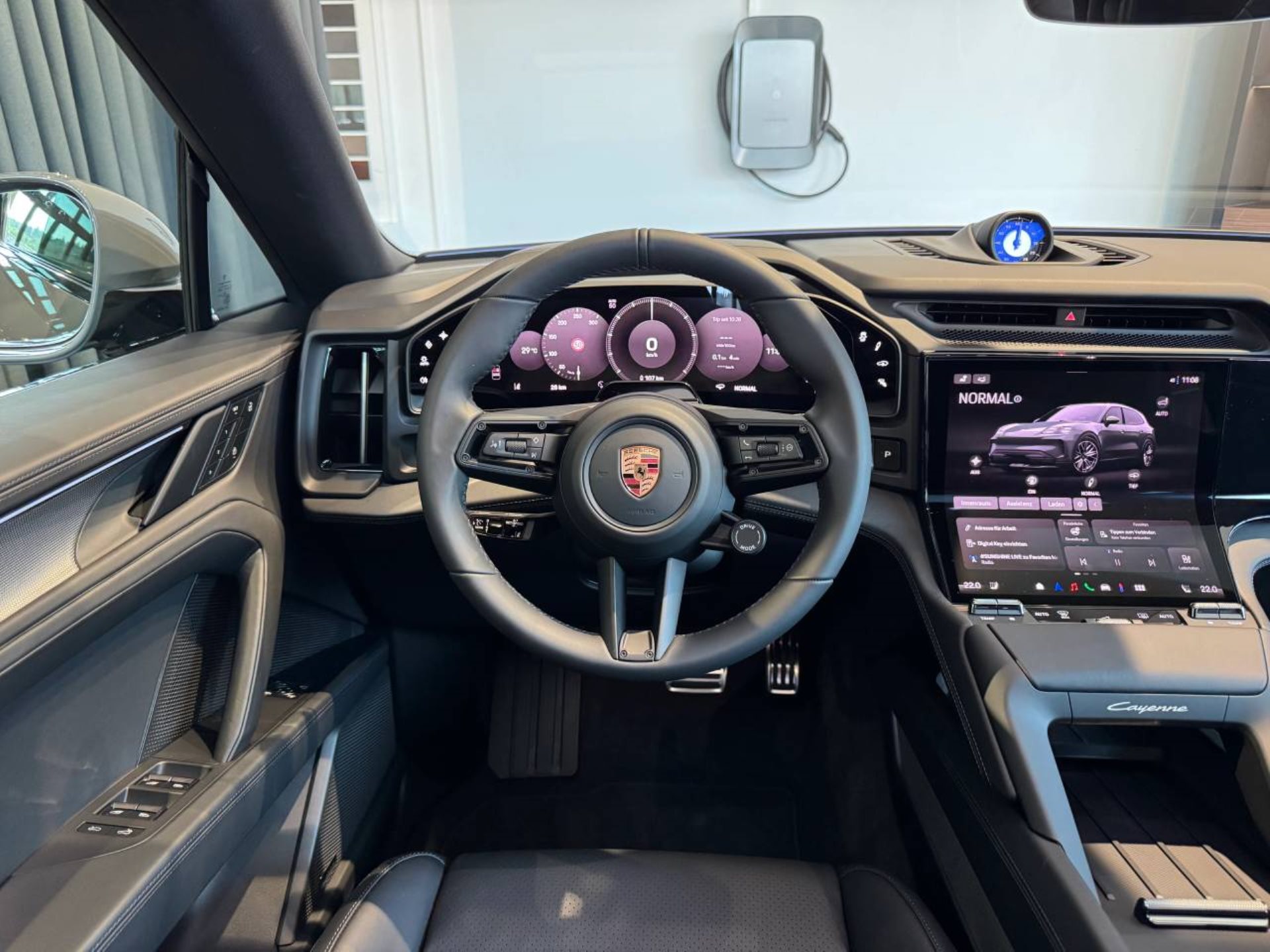 PORSCHE Cayenne Electric-image-15