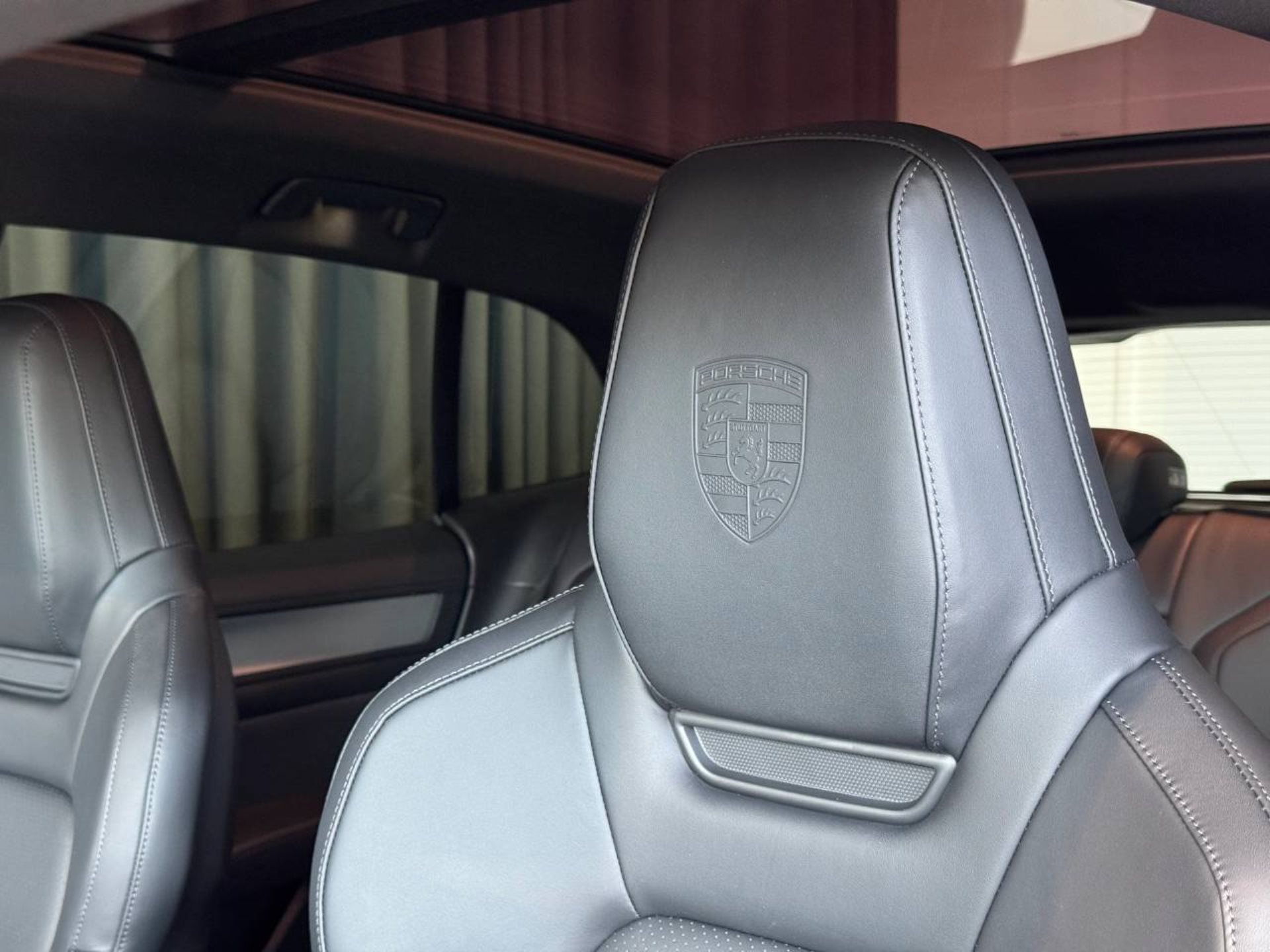 PORSCHE Cayenne Electric-image-18