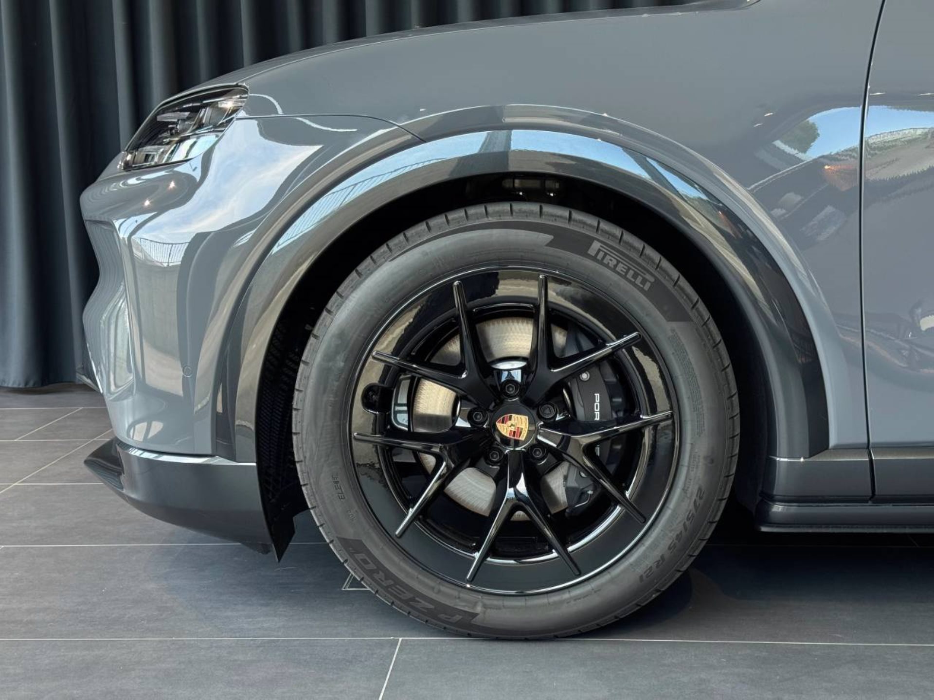 PORSCHE Cayenne Electric-image-10